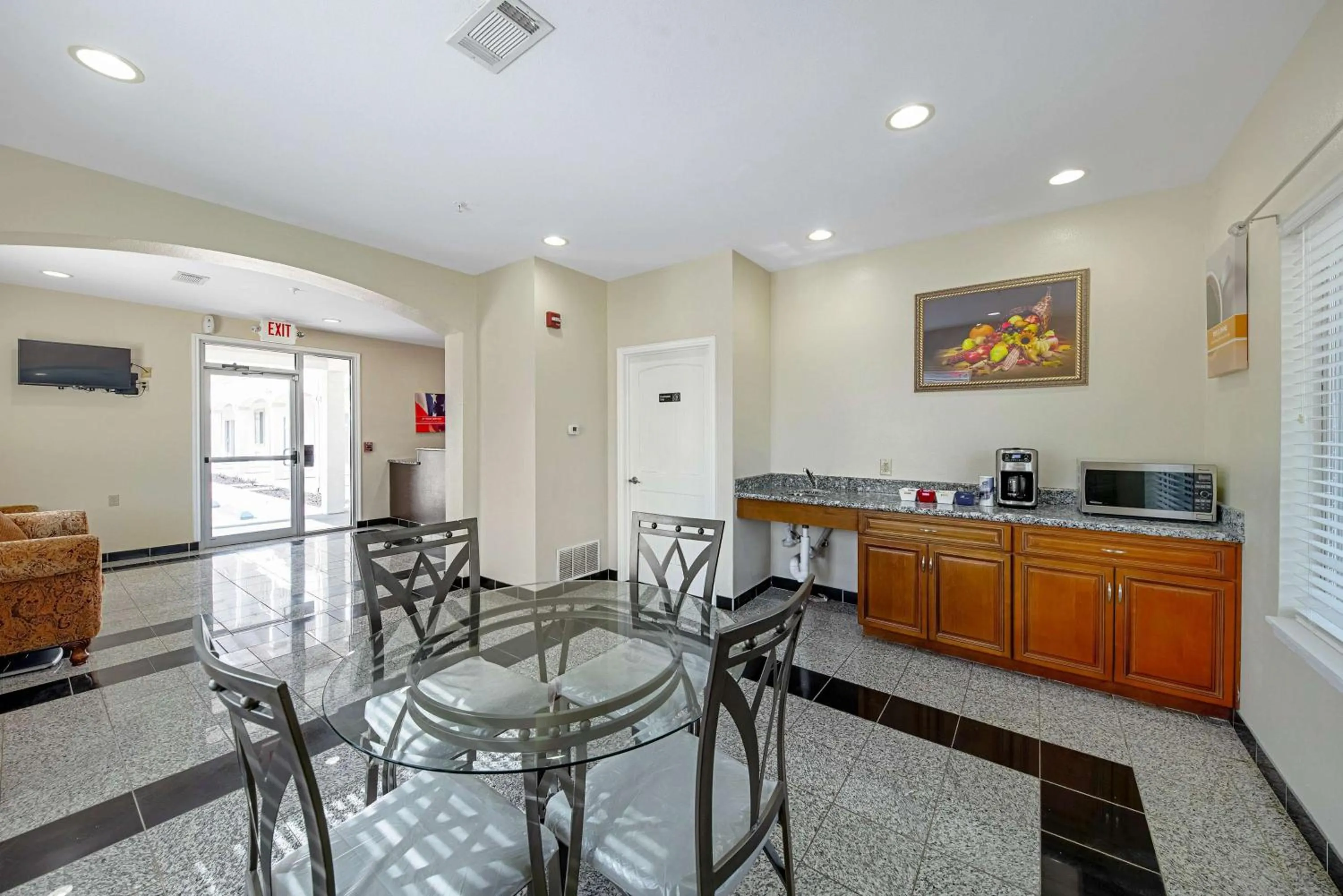 Communal lounge/ TV room in Motel 6-Rhome, TX