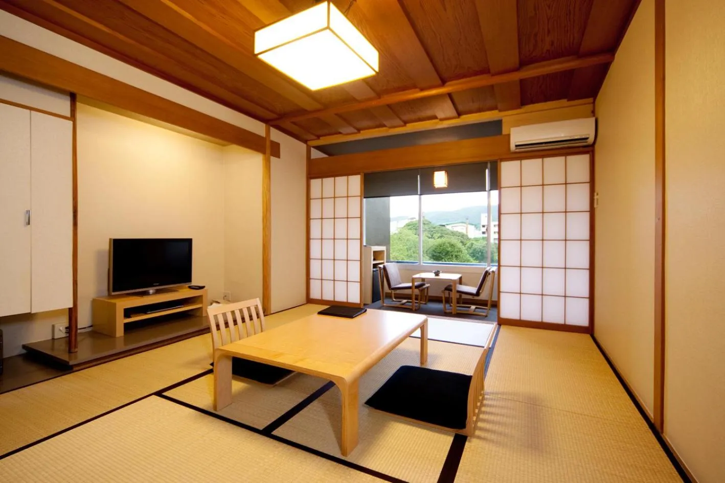 Photo of the whole room in Ito Yukitei