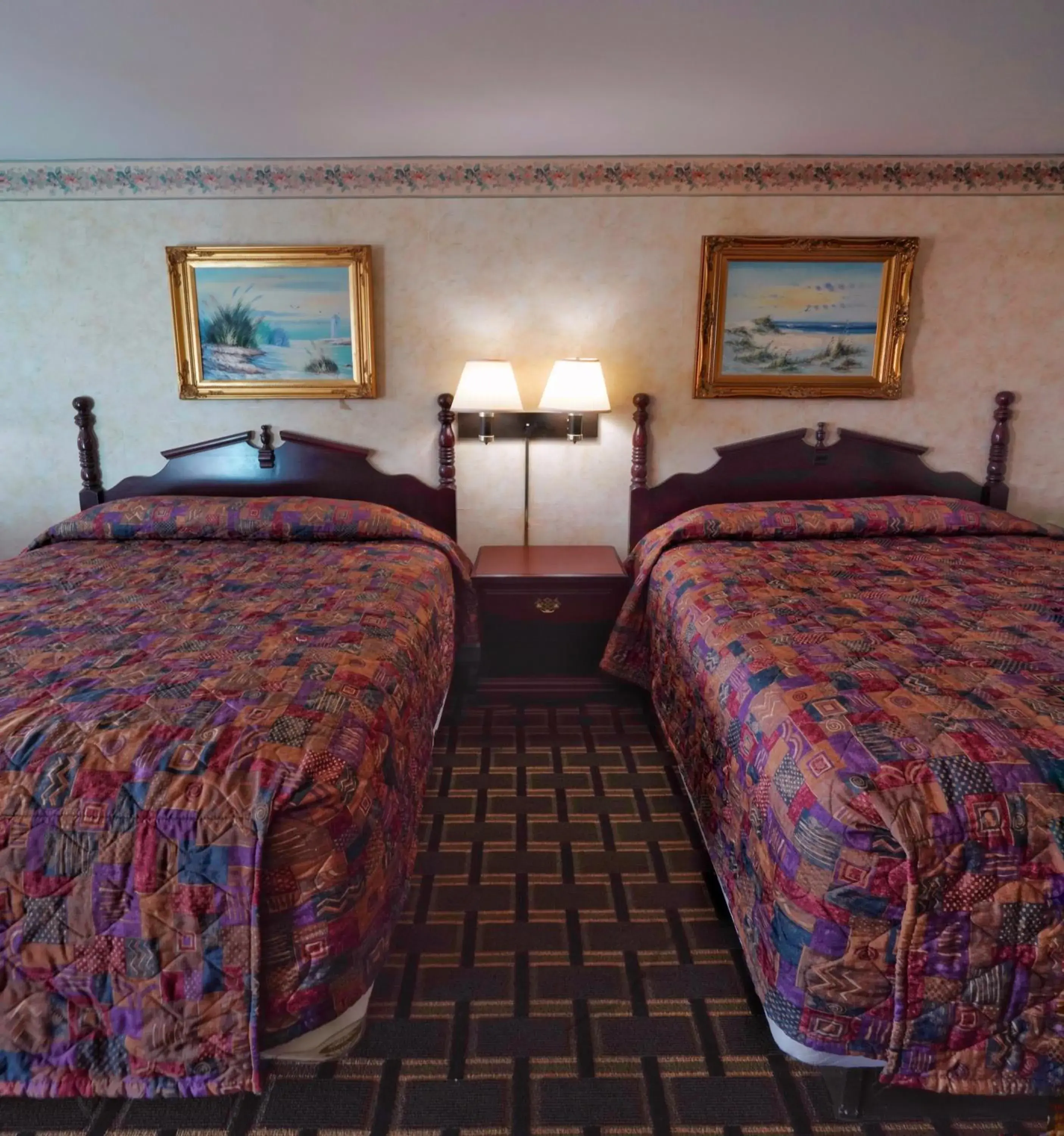Queen Room with Two Queen Beds in Pilgrim Inn Queen Room with Two Queen Beds in Pilgrim Inn