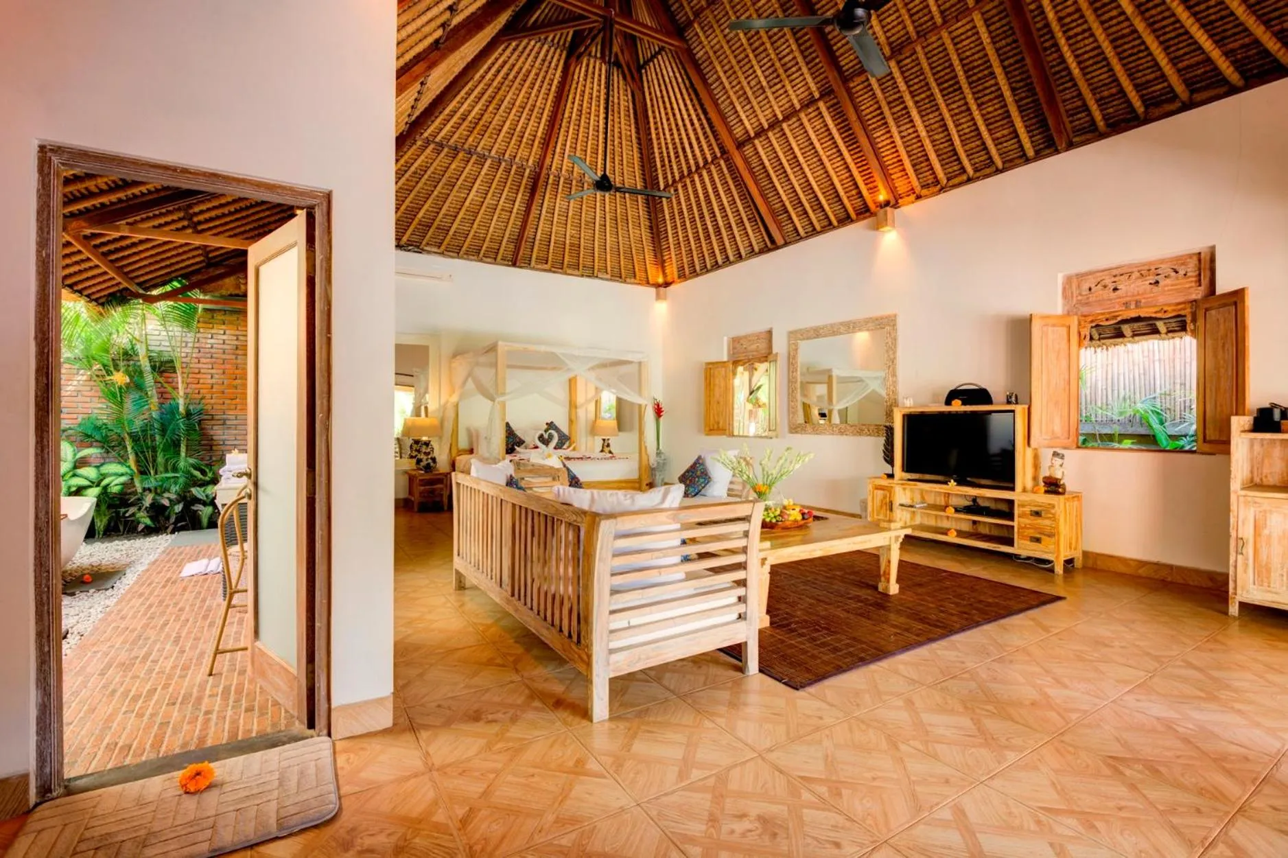 Communal lounge/ TV room in Villa Bedauh Ubud Managed by Manara