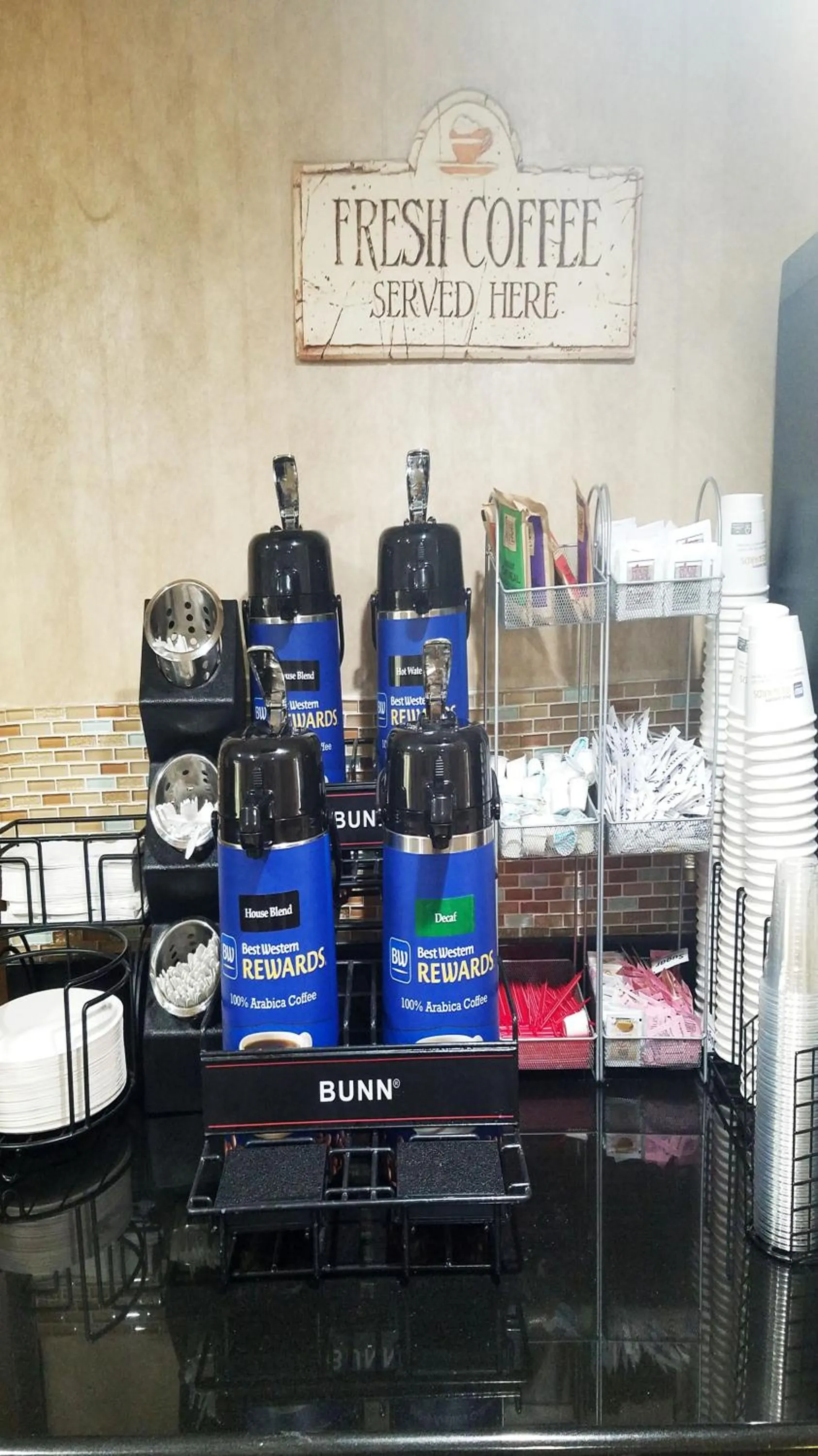 Coffee/tea facilities in Best Western Hazlet Inn