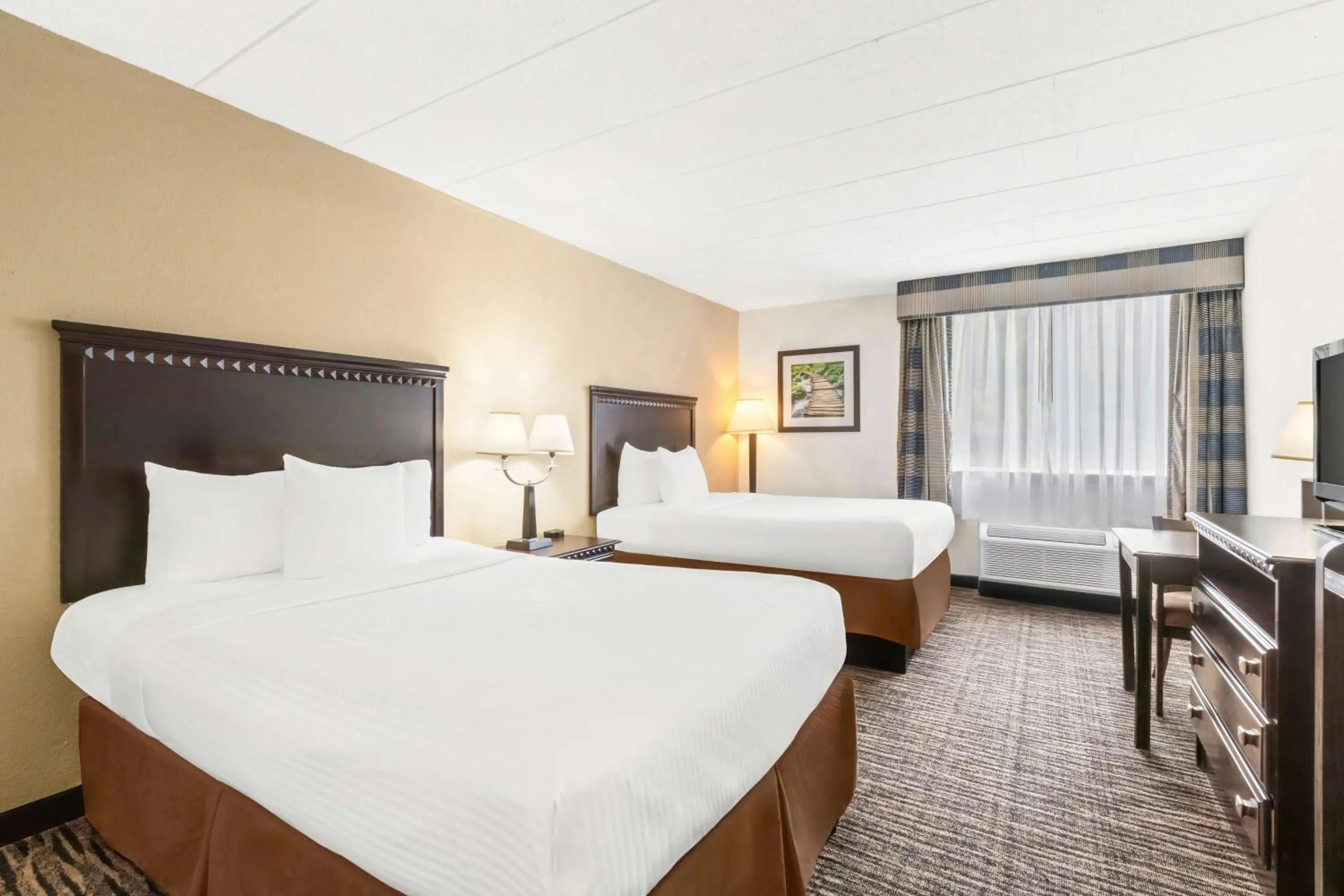 Bedroom, Bed in Best Western Hazlet Inn