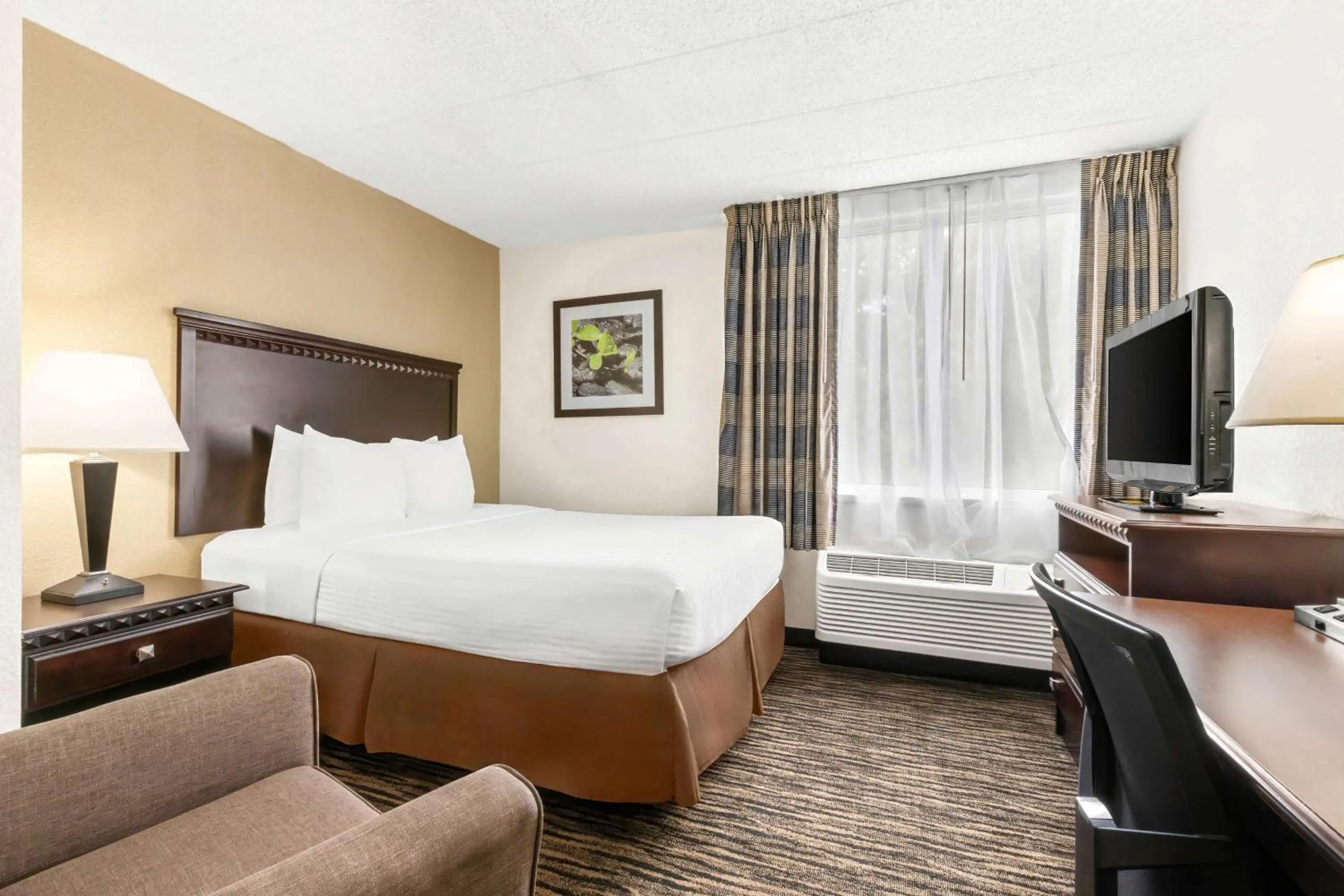 Bedroom, Bed in Best Western Hazlet Inn