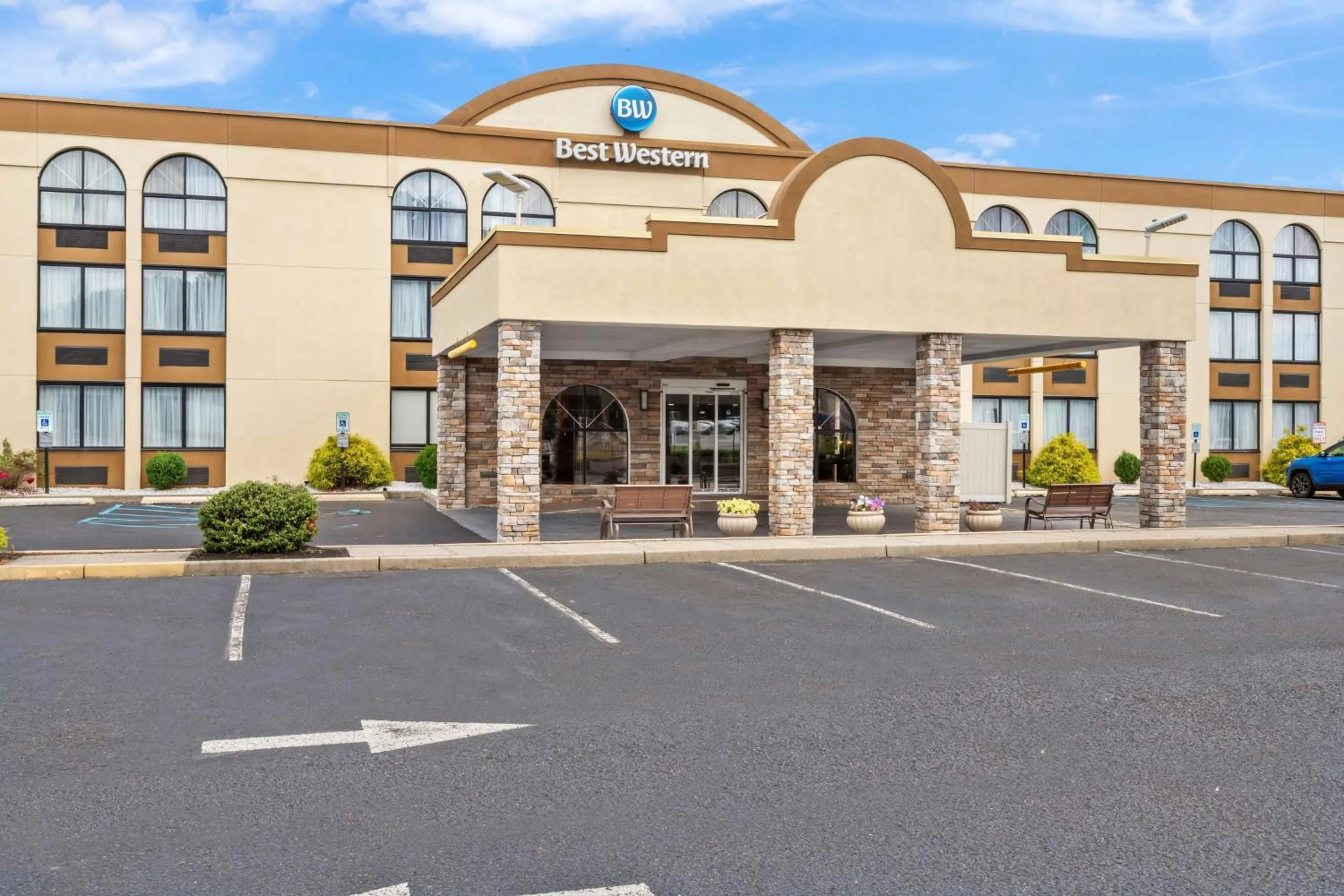 Property building in Best Western Hazlet Inn
