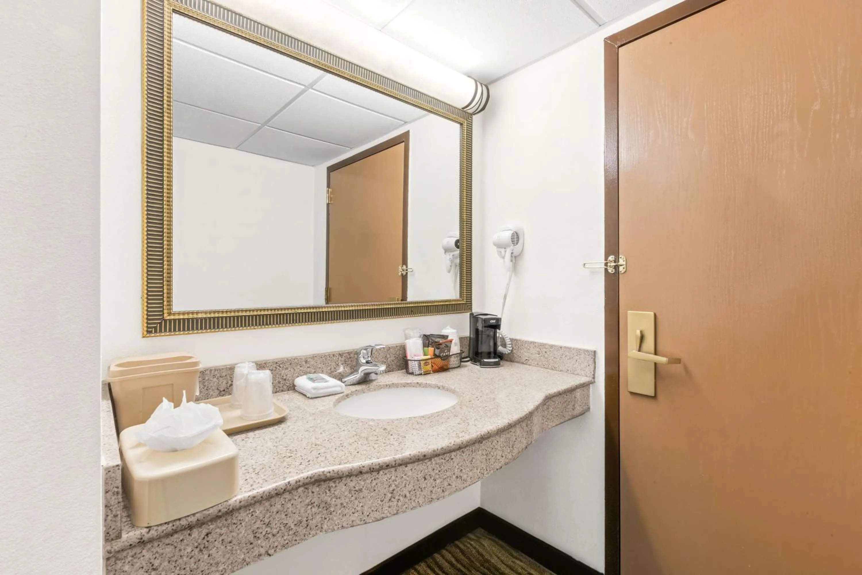 Bathroom in Best Western Hazlet Inn