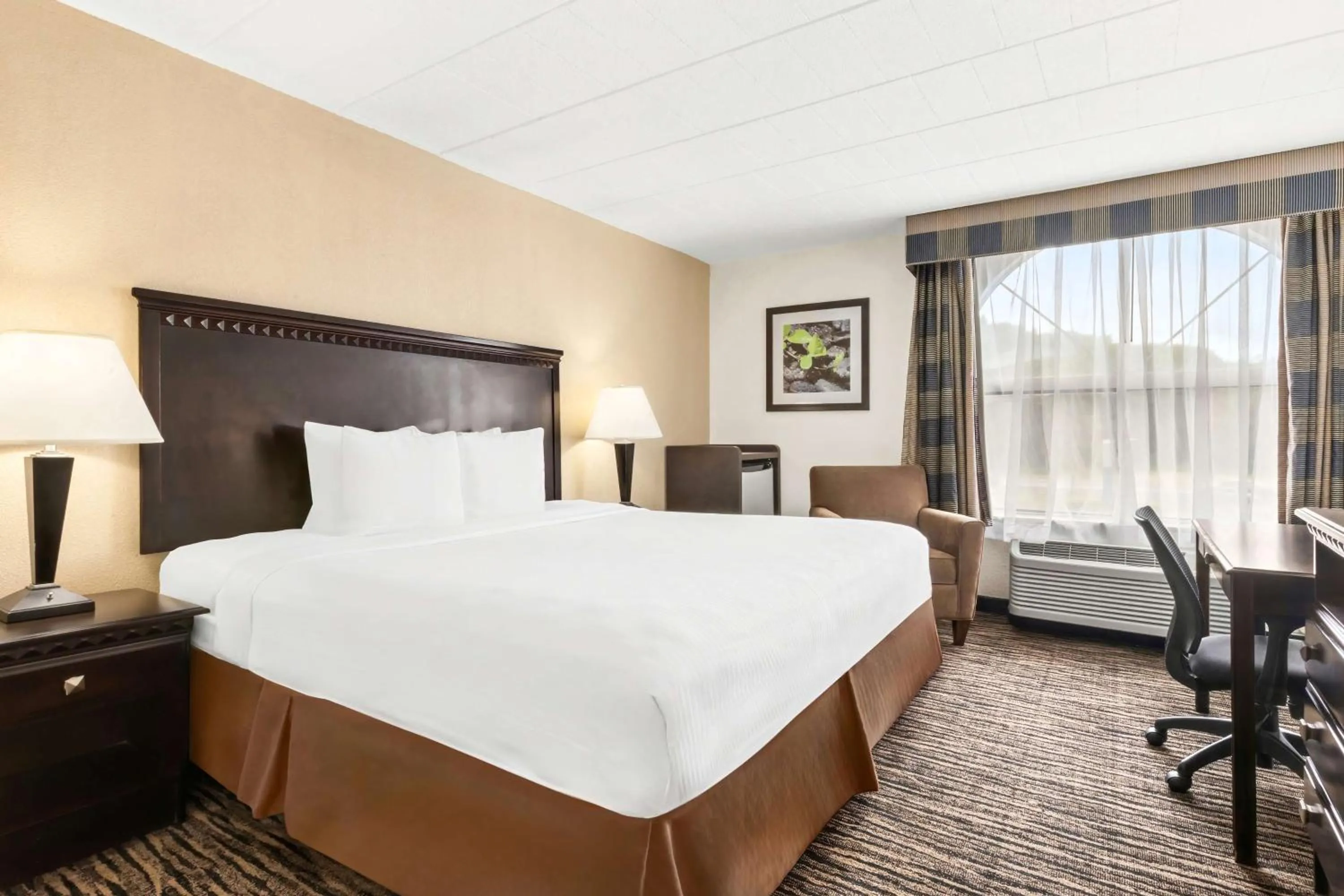 Bedroom, Bed in Best Western Hazlet Inn