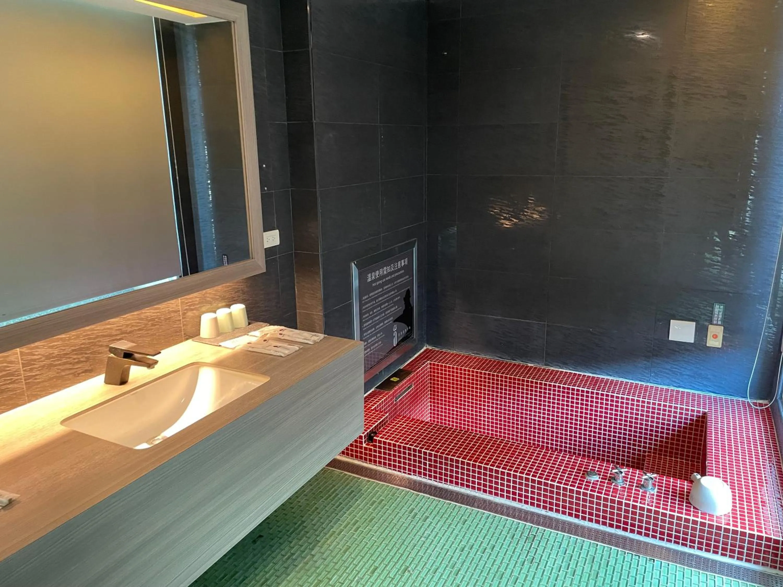 Bathroom in Ya Nold Hot Spring Hotel