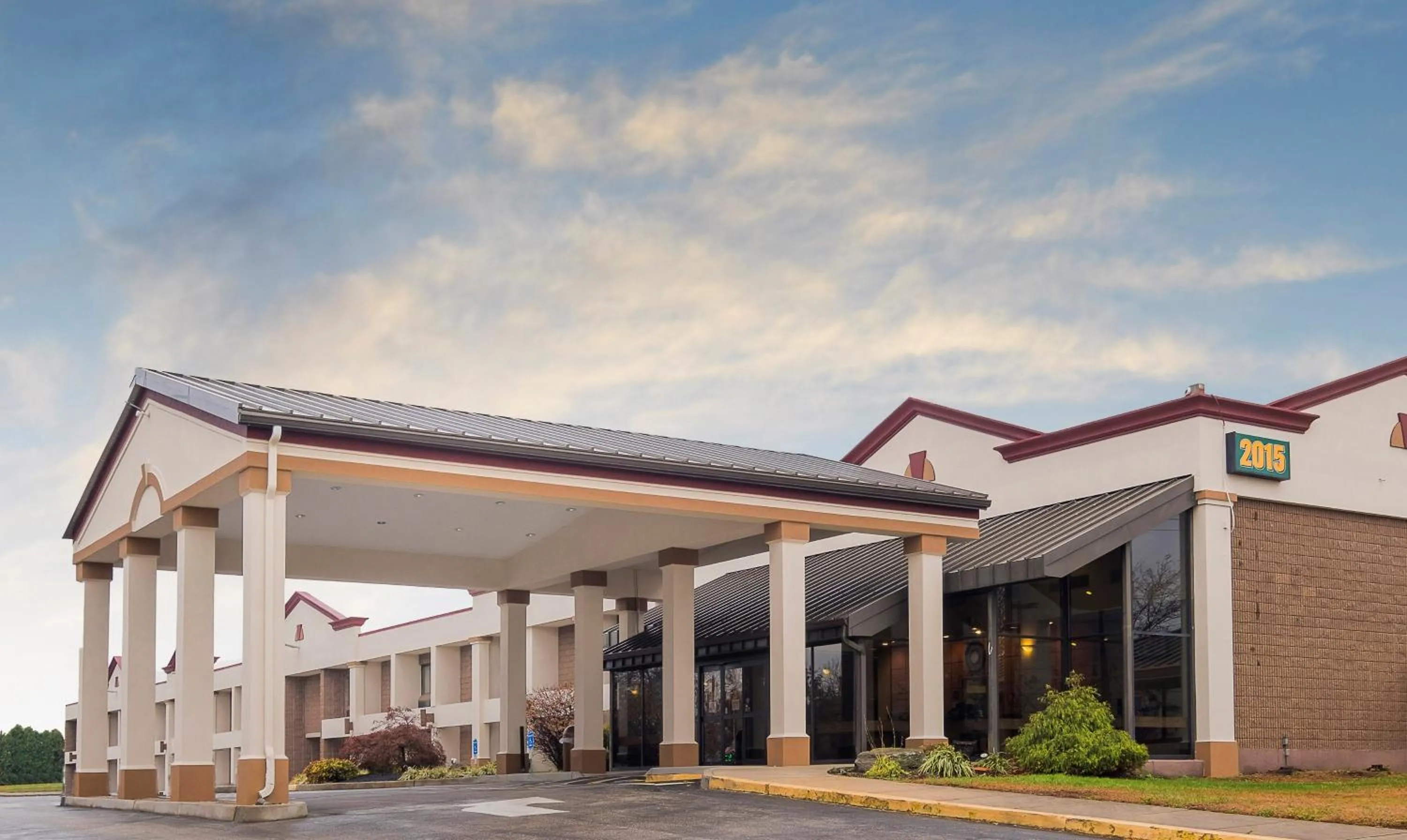 Property building in Red Roof Inn & Suites Mt Holly - McGuire AFB