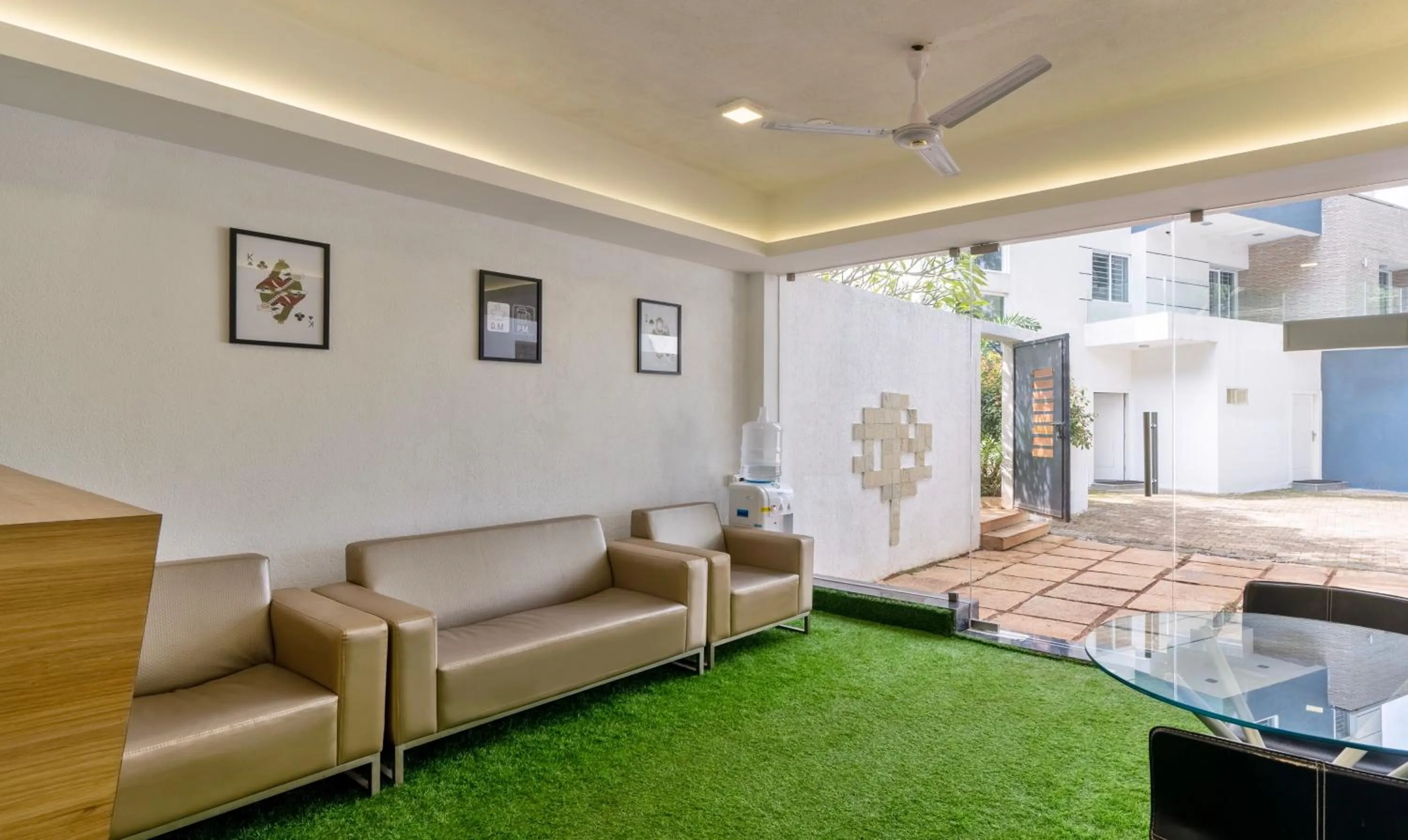 Seating area in Treebo Midvalley Residence