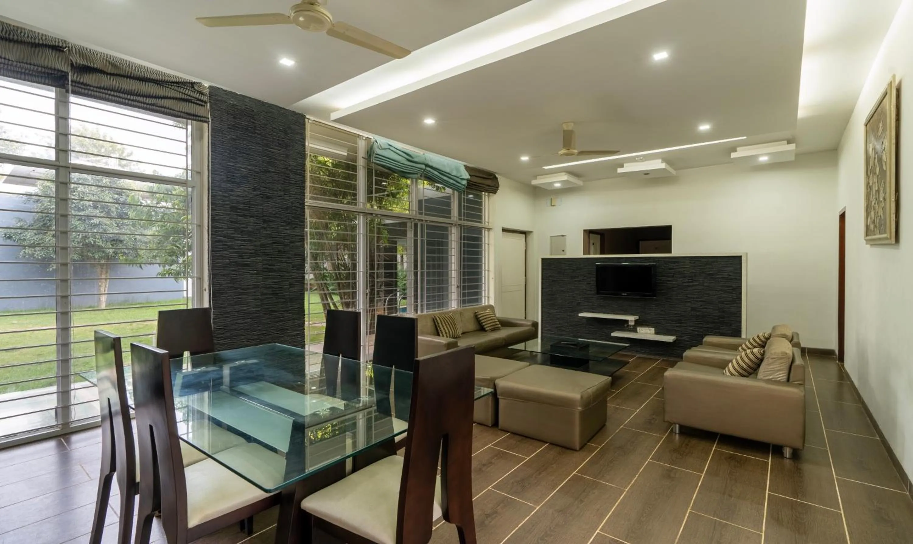 Seating area in Treebo Midvalley Residence