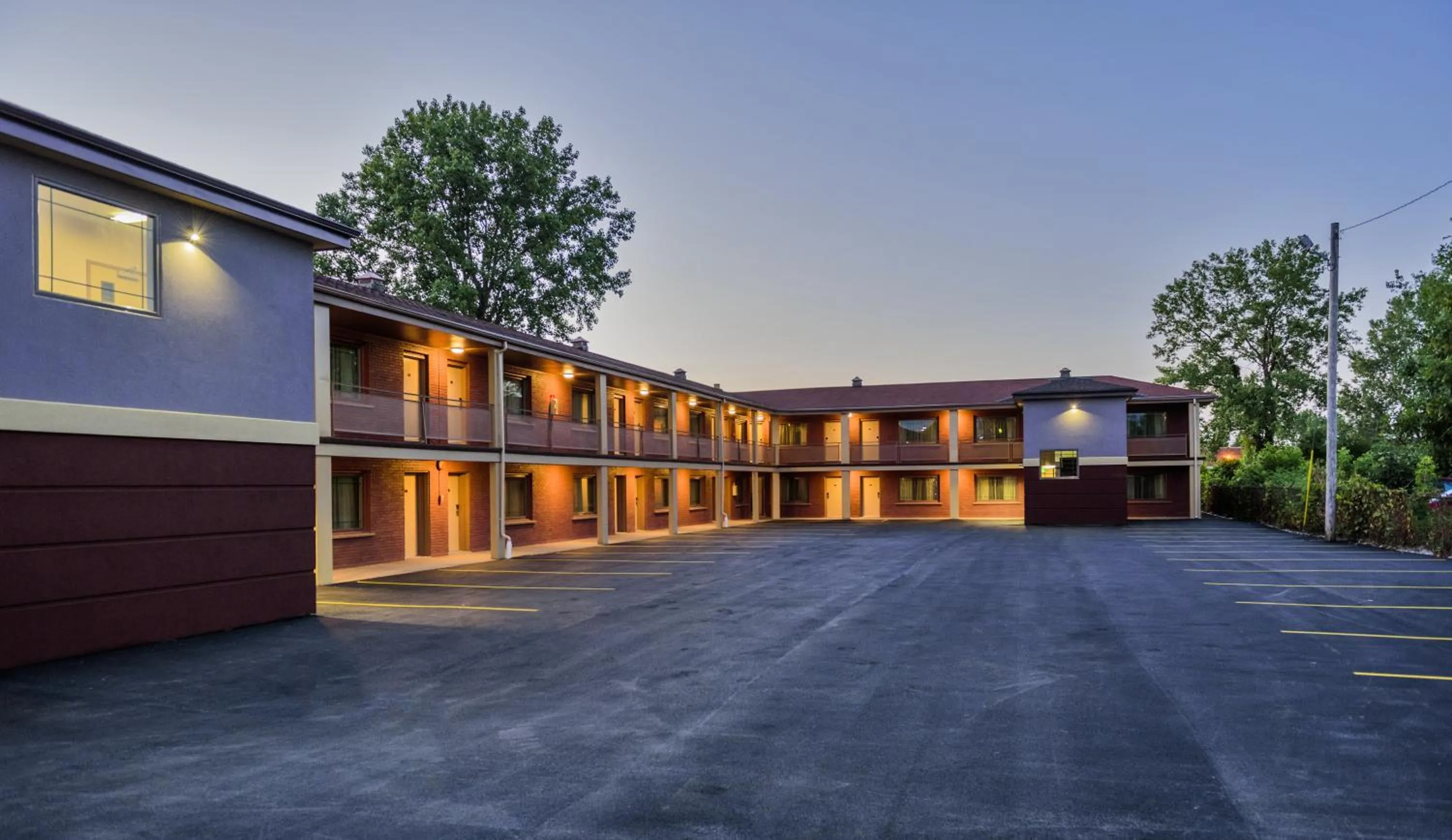 On site in Aarya Hotel By Niagara Fashion Outlets