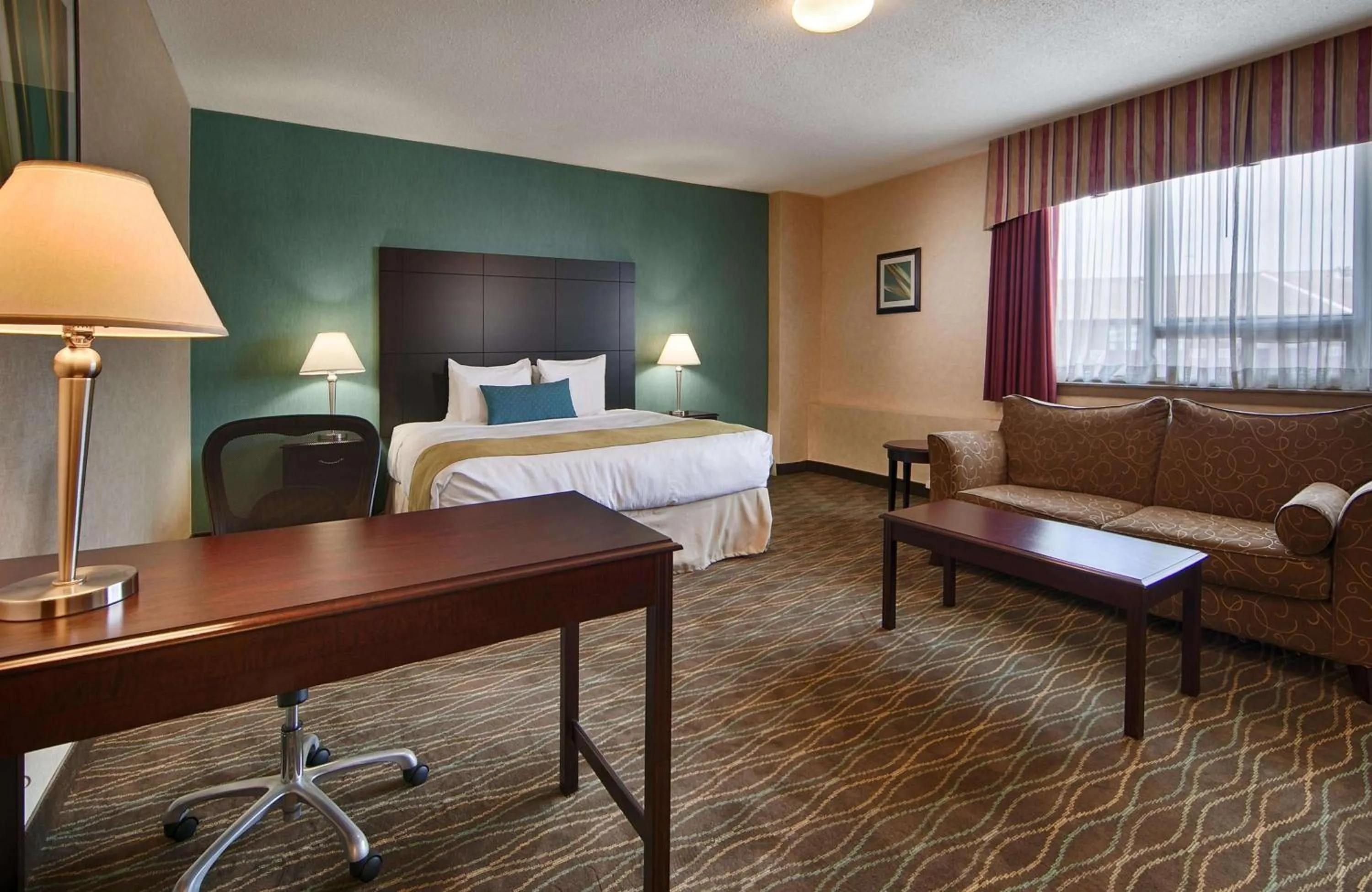 Bedroom, Bed in Best Western Plus Durham Hotel & Conference Centre