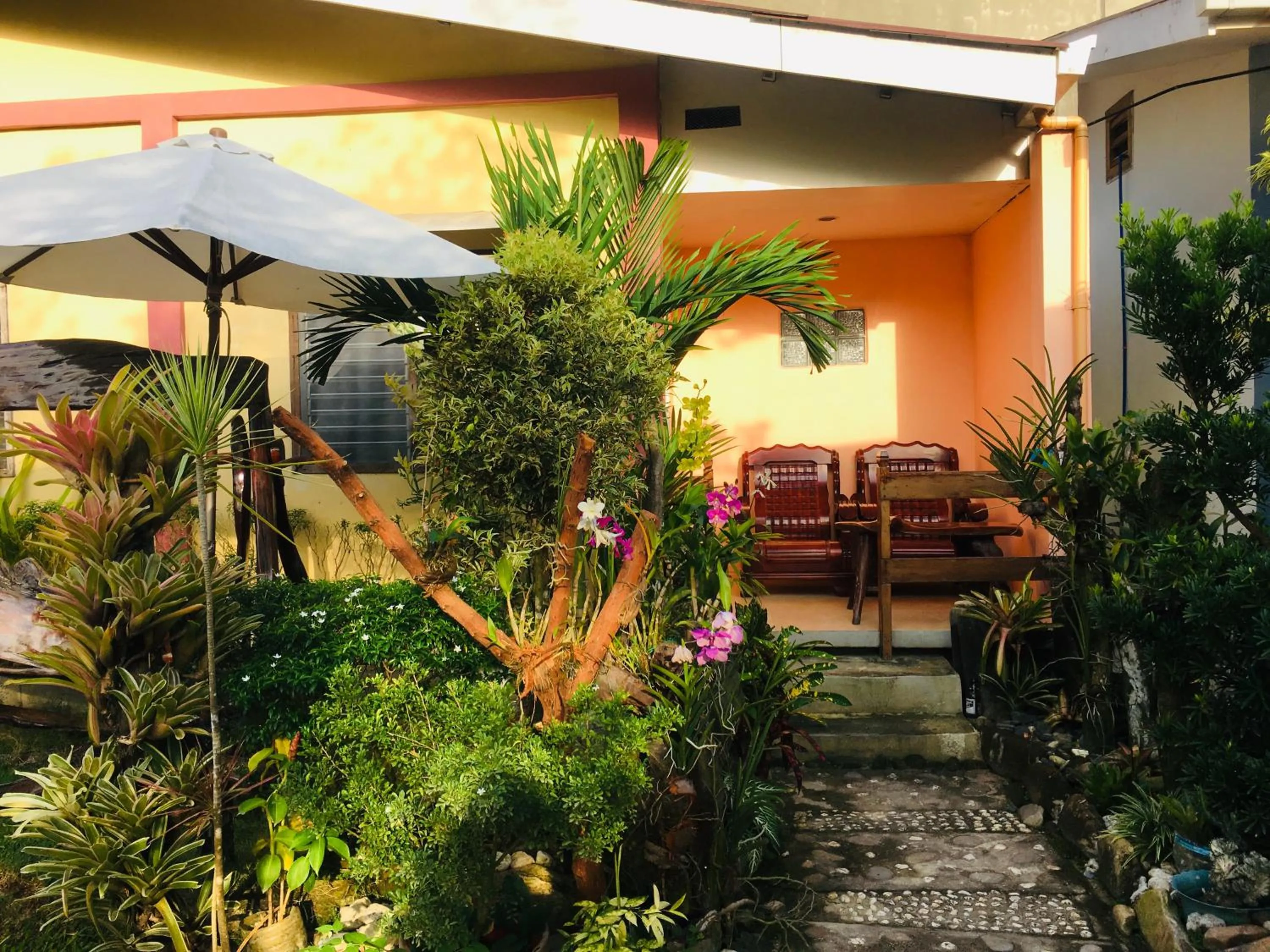 Garden in Pisces Tourist Inn - Port Barton