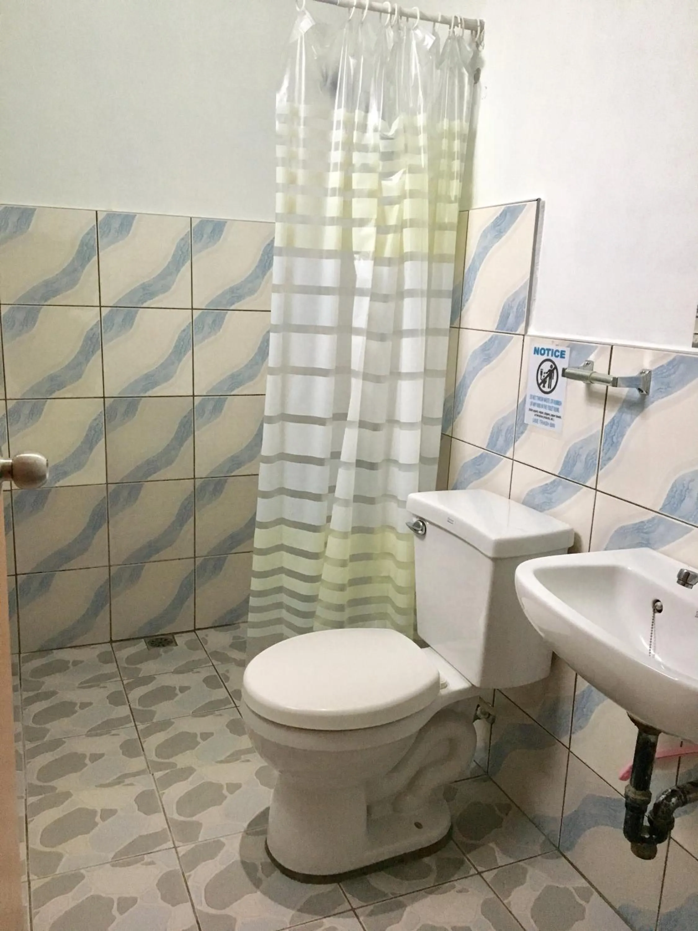 Toilet in Pisces Tourist Inn - Port Barton