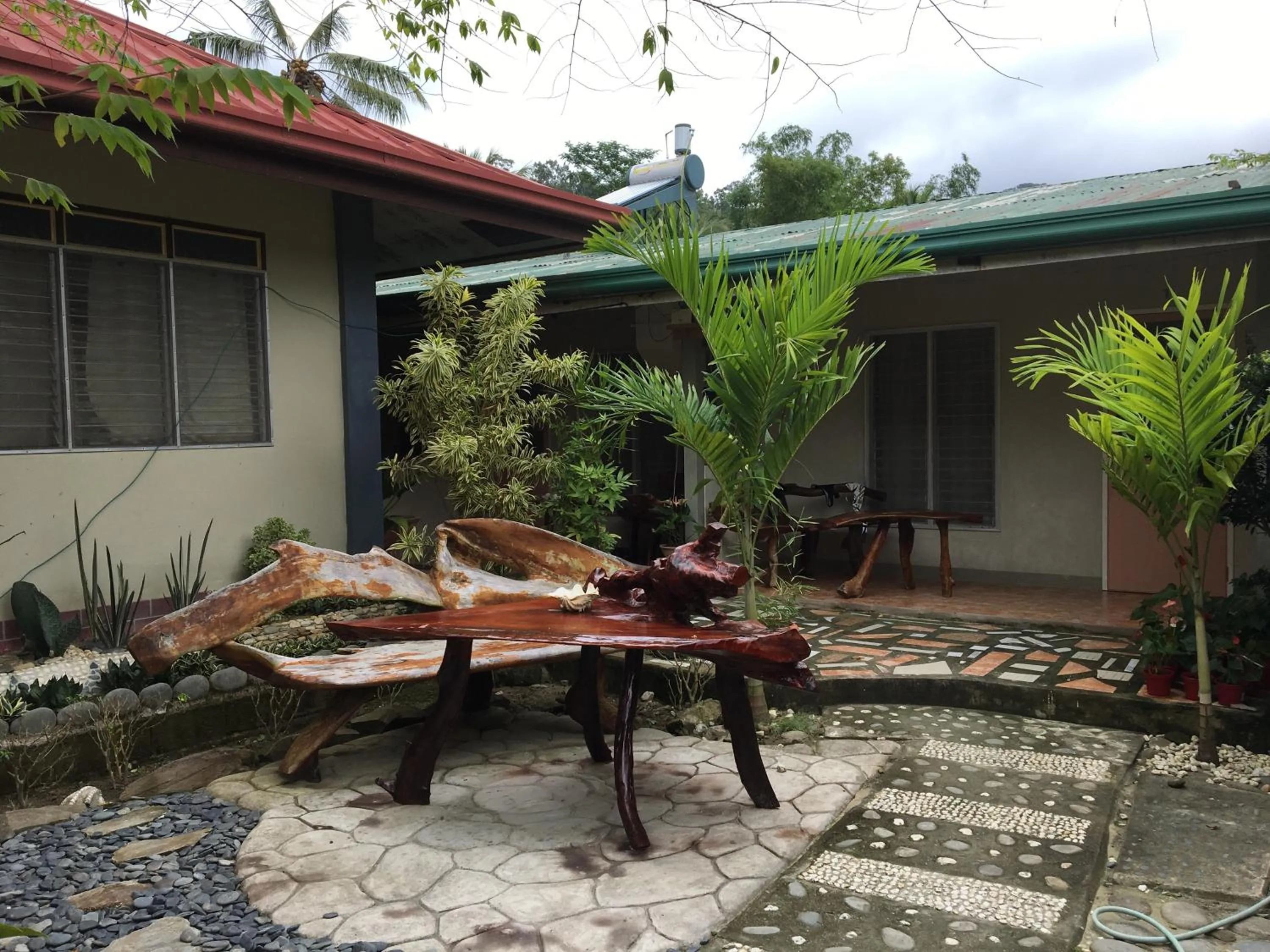 Garden in Pisces Tourist Inn - Port Barton