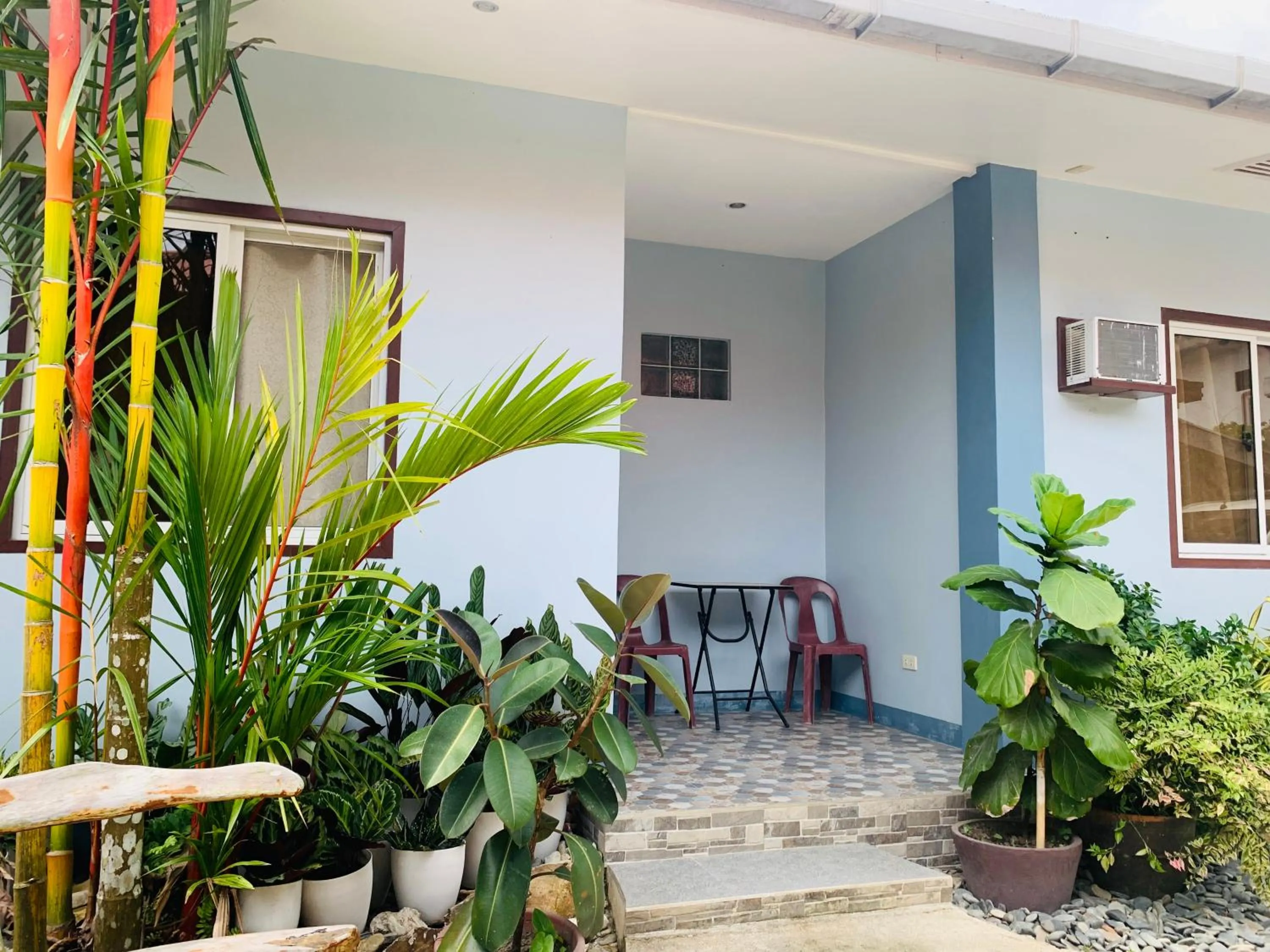Seating area in Pisces Tourist Inn - Port Barton