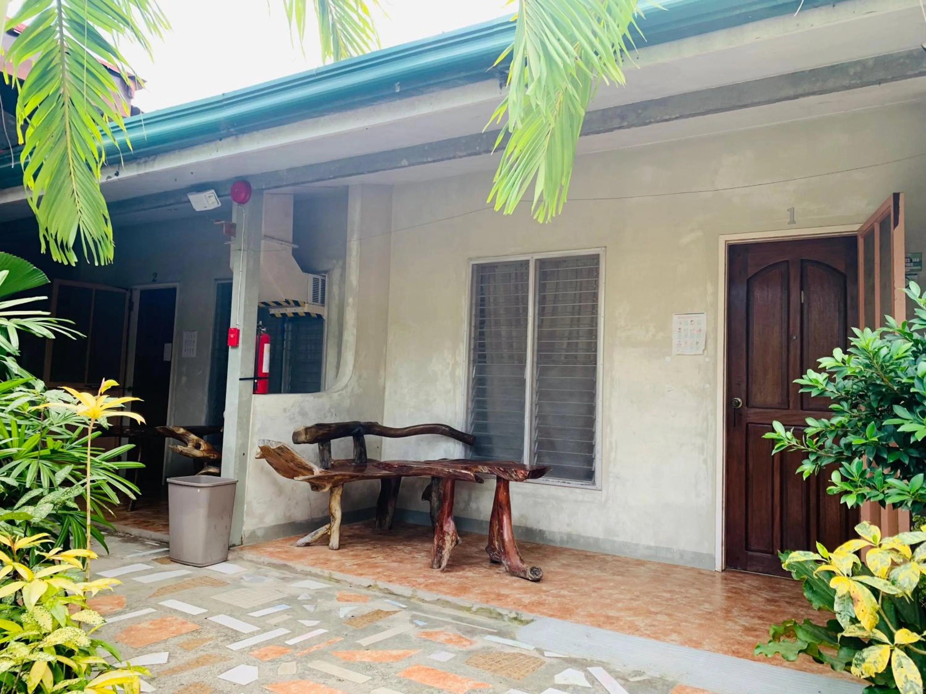 Seating area in Pisces Tourist Inn - Port Barton