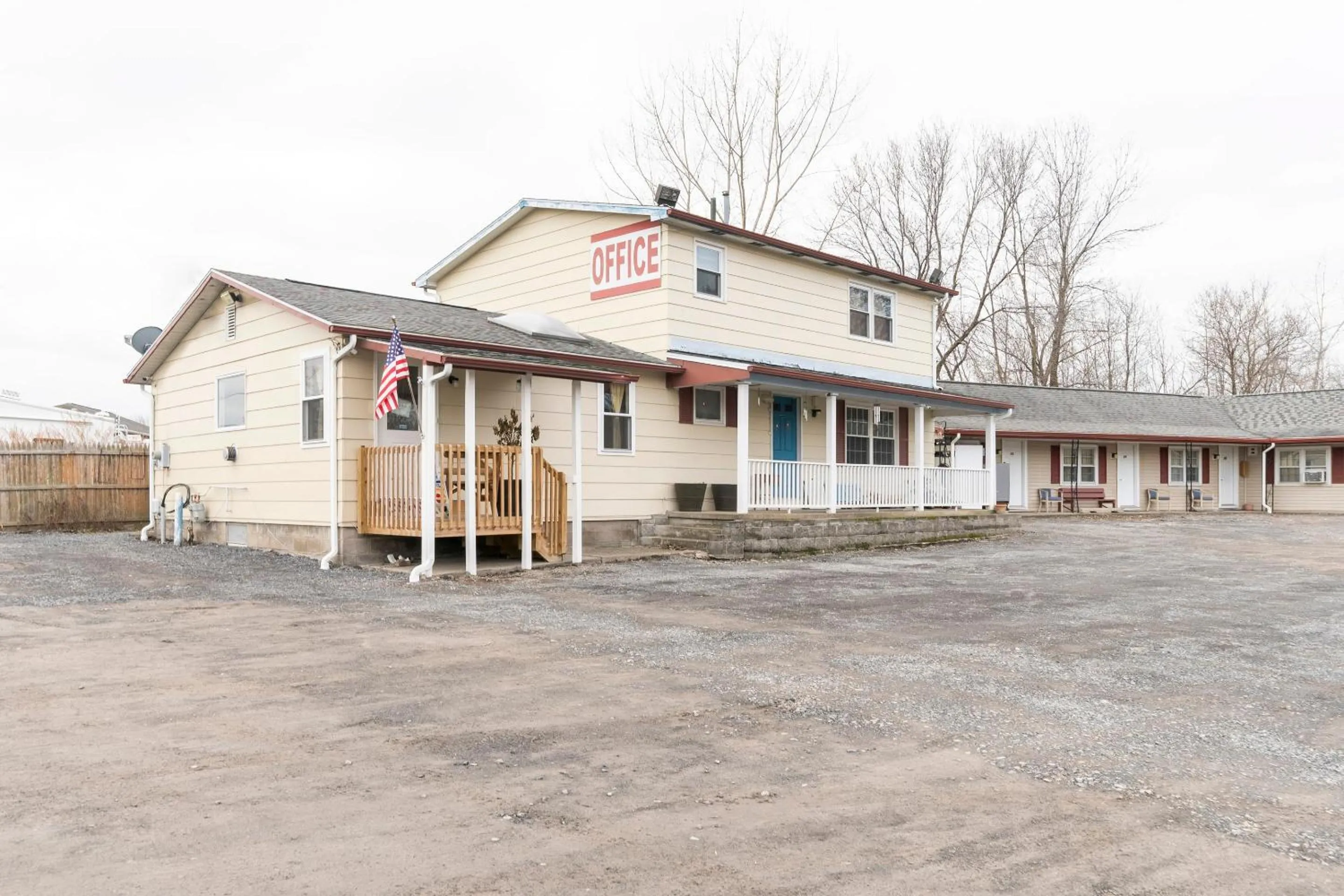 Facade/entrance in OYO Hotel Starlite Seneca Falls