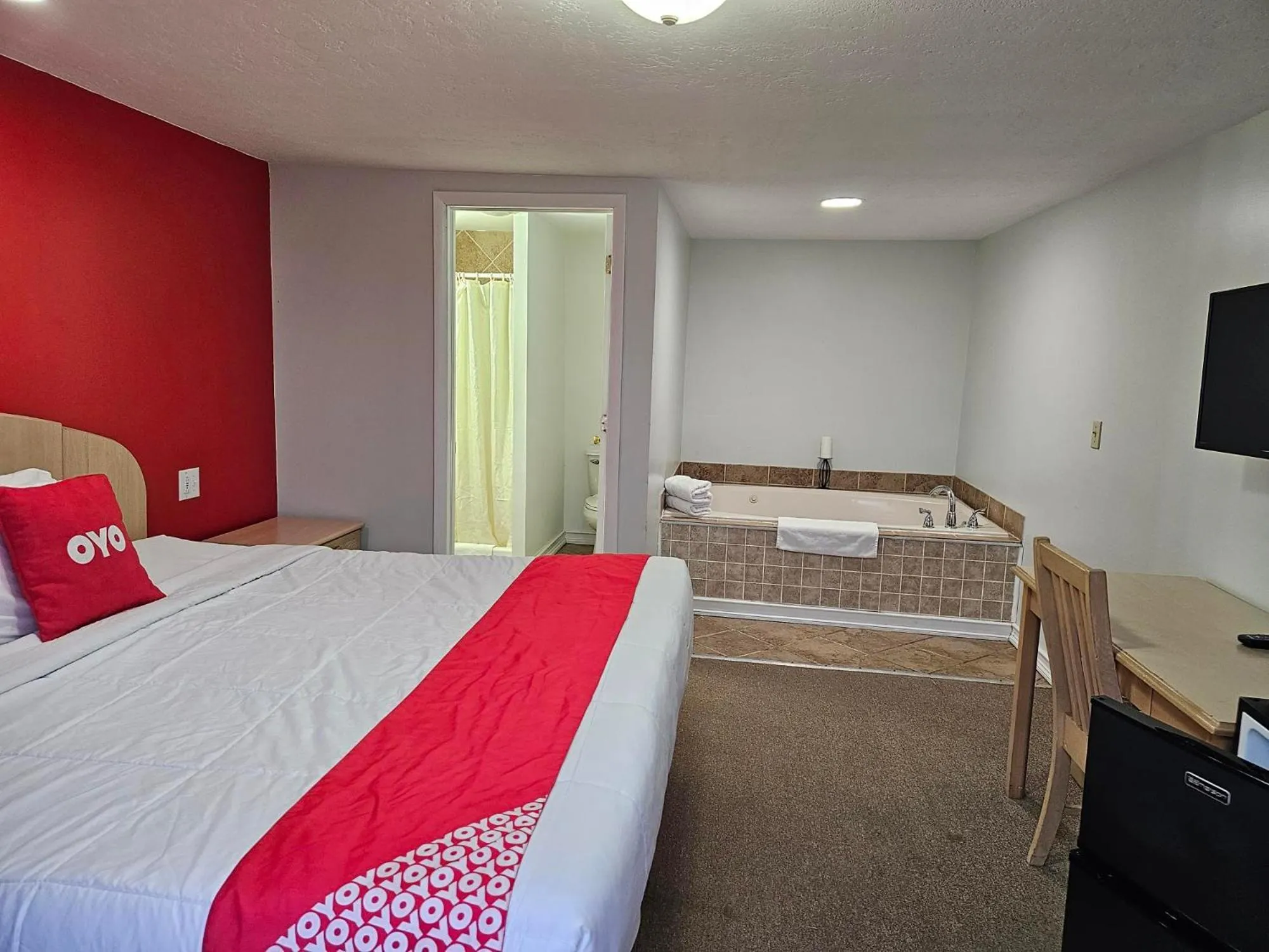 Bedroom, Bed in OYO Hotel Starlite Seneca Falls