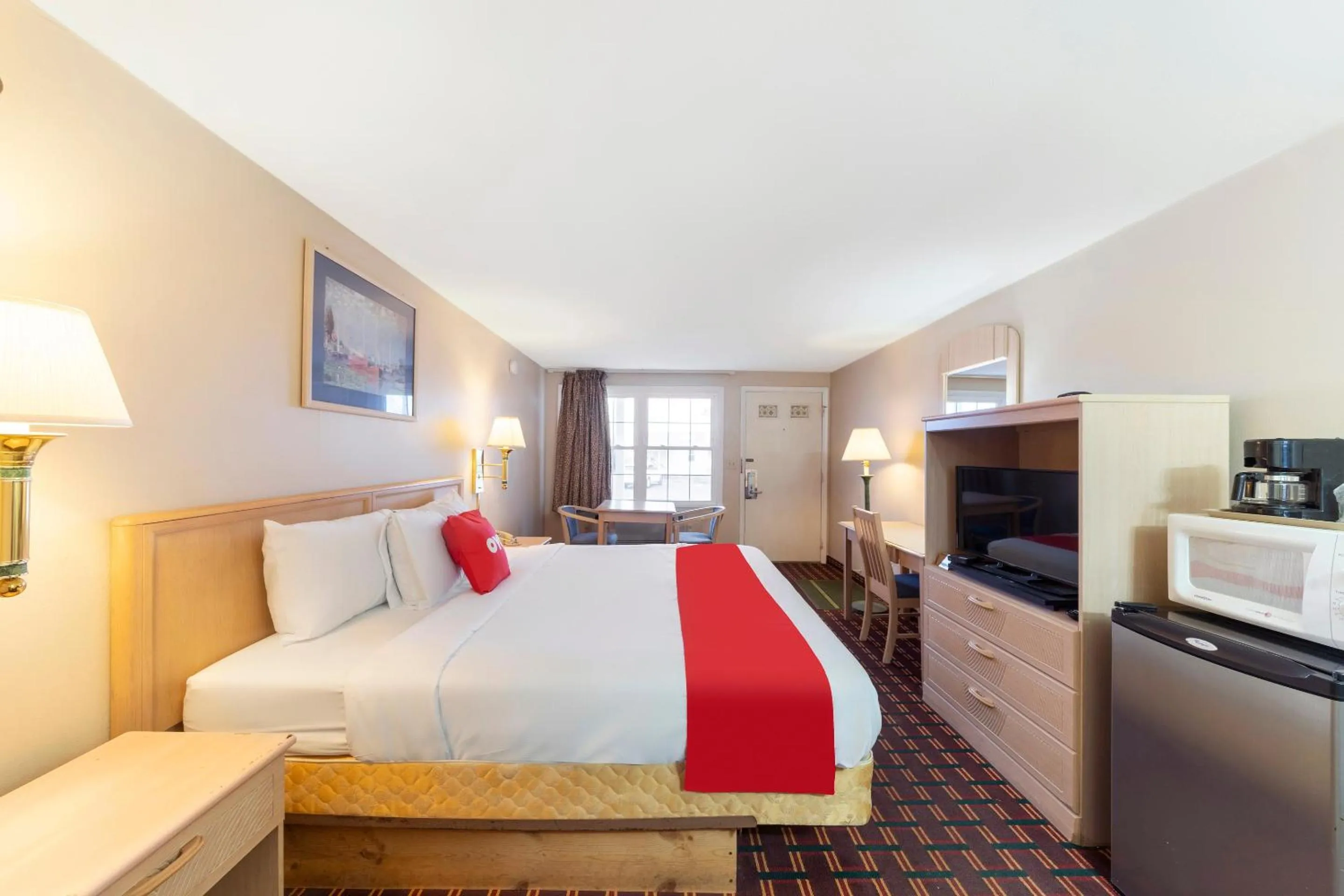 Bedroom, Bed in OYO Hotel Starlite Seneca Falls