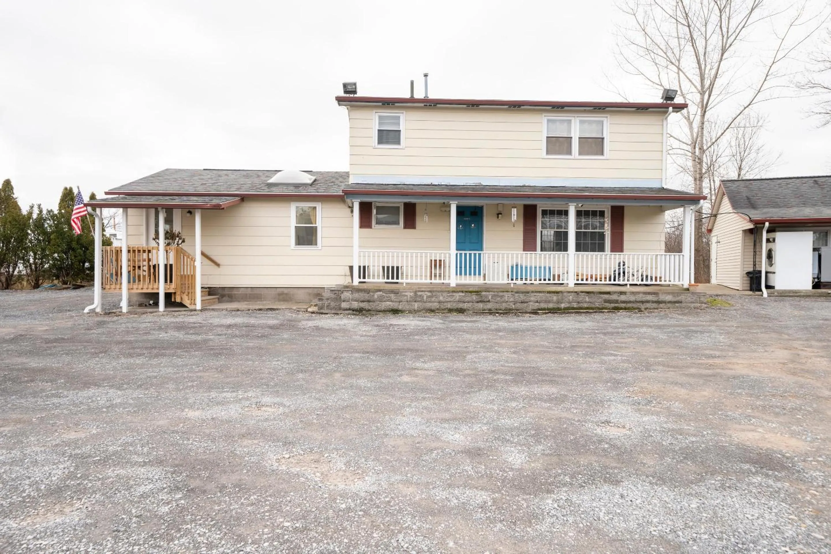 Facade/entrance in OYO Hotel Starlite Seneca Falls