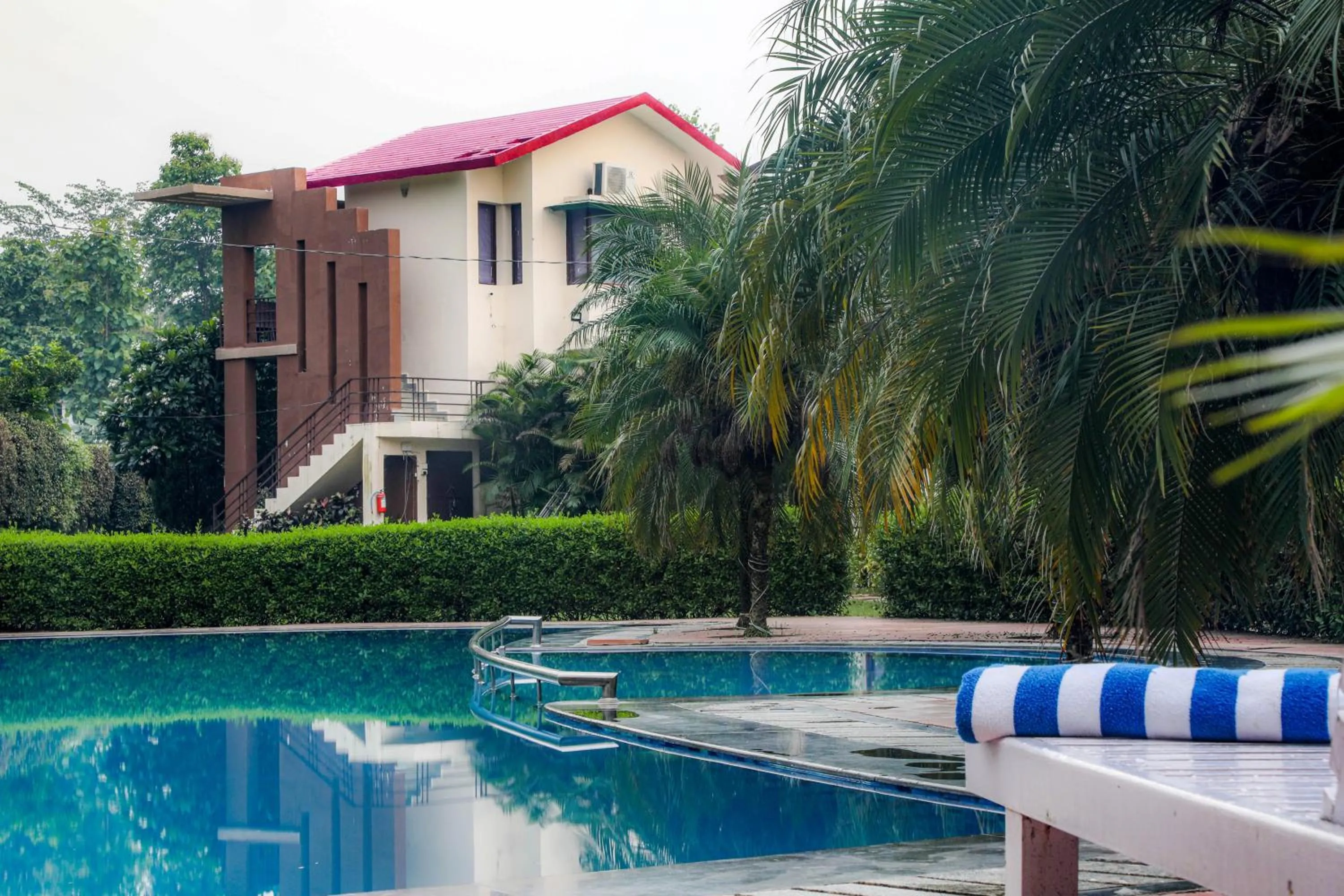 Swimming pool in Corbett Panorama Resort