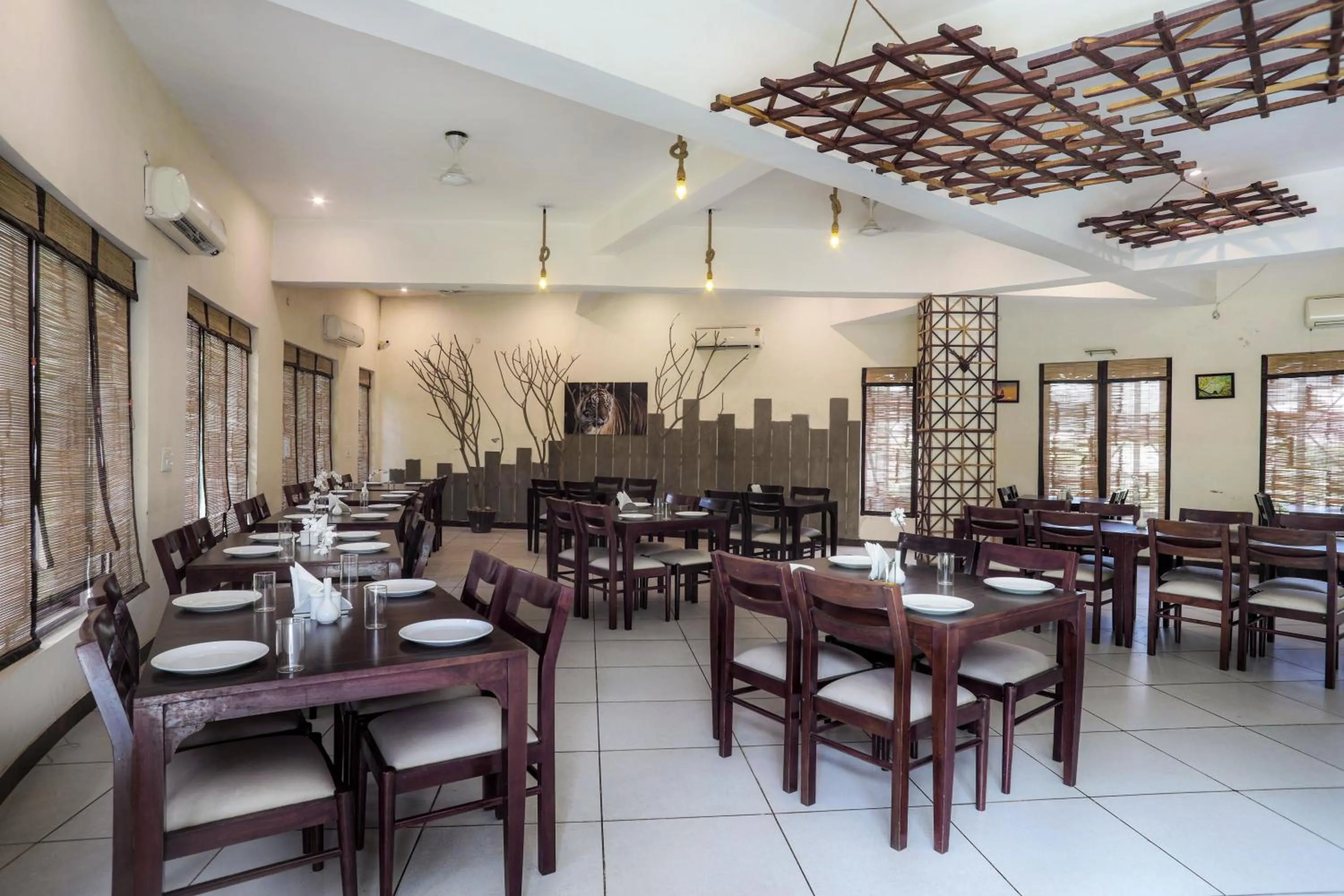 Restaurant/places to eat in Corbett Panorama Resort
