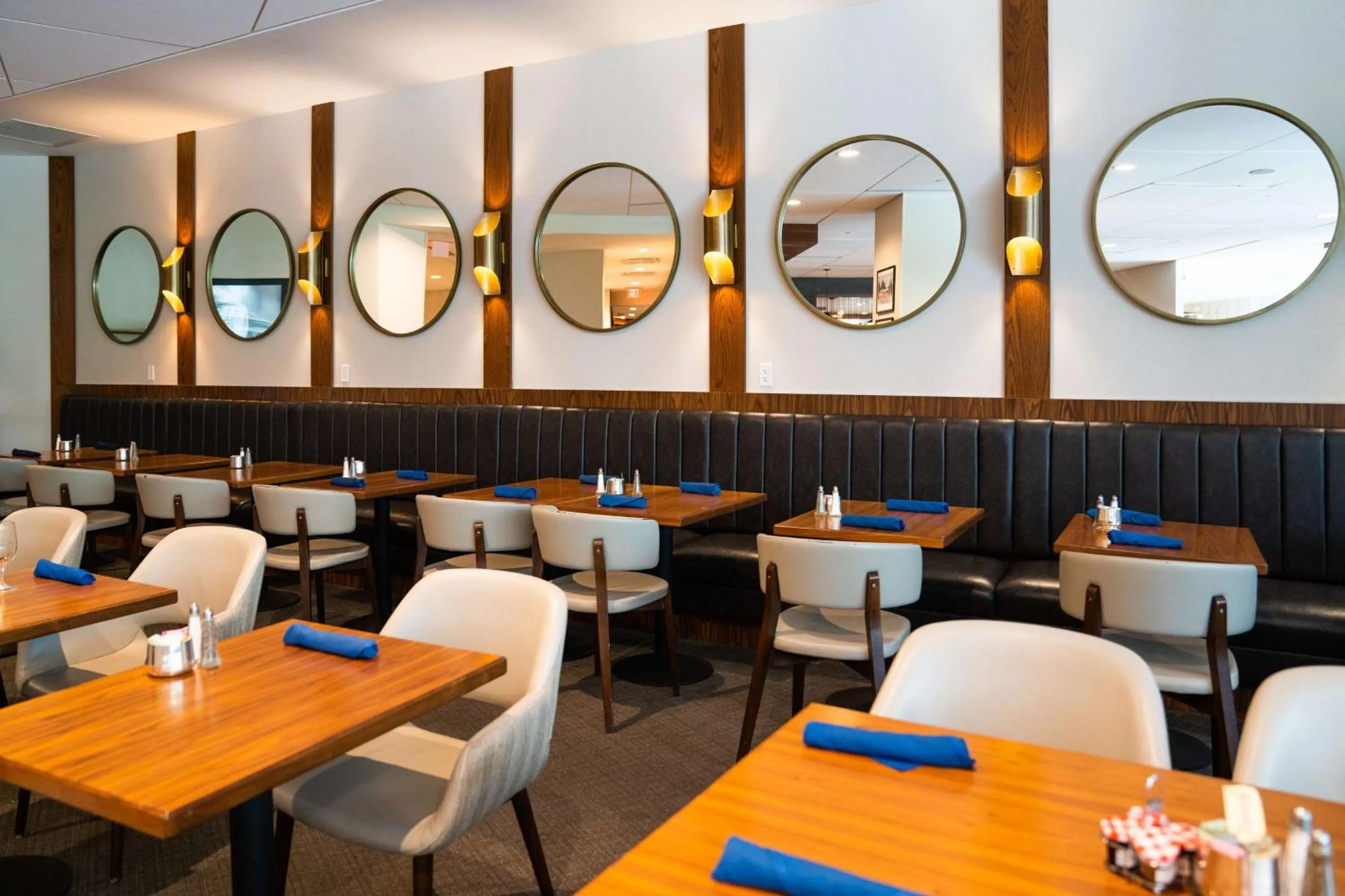 Restaurant/places to eat in Washington Hilton