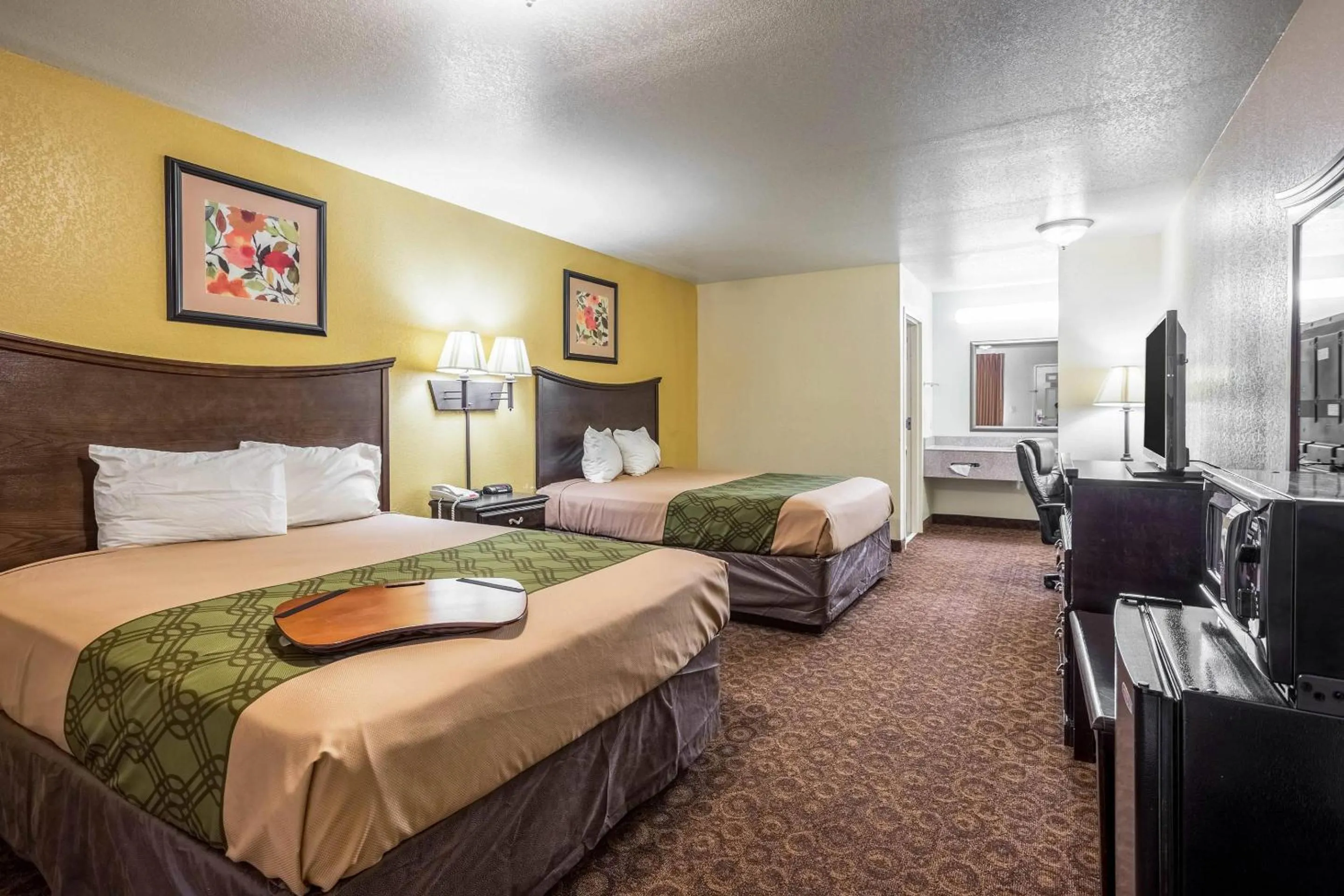 Bedroom, Bed in Econo Lodge Inn & Suites Searcy