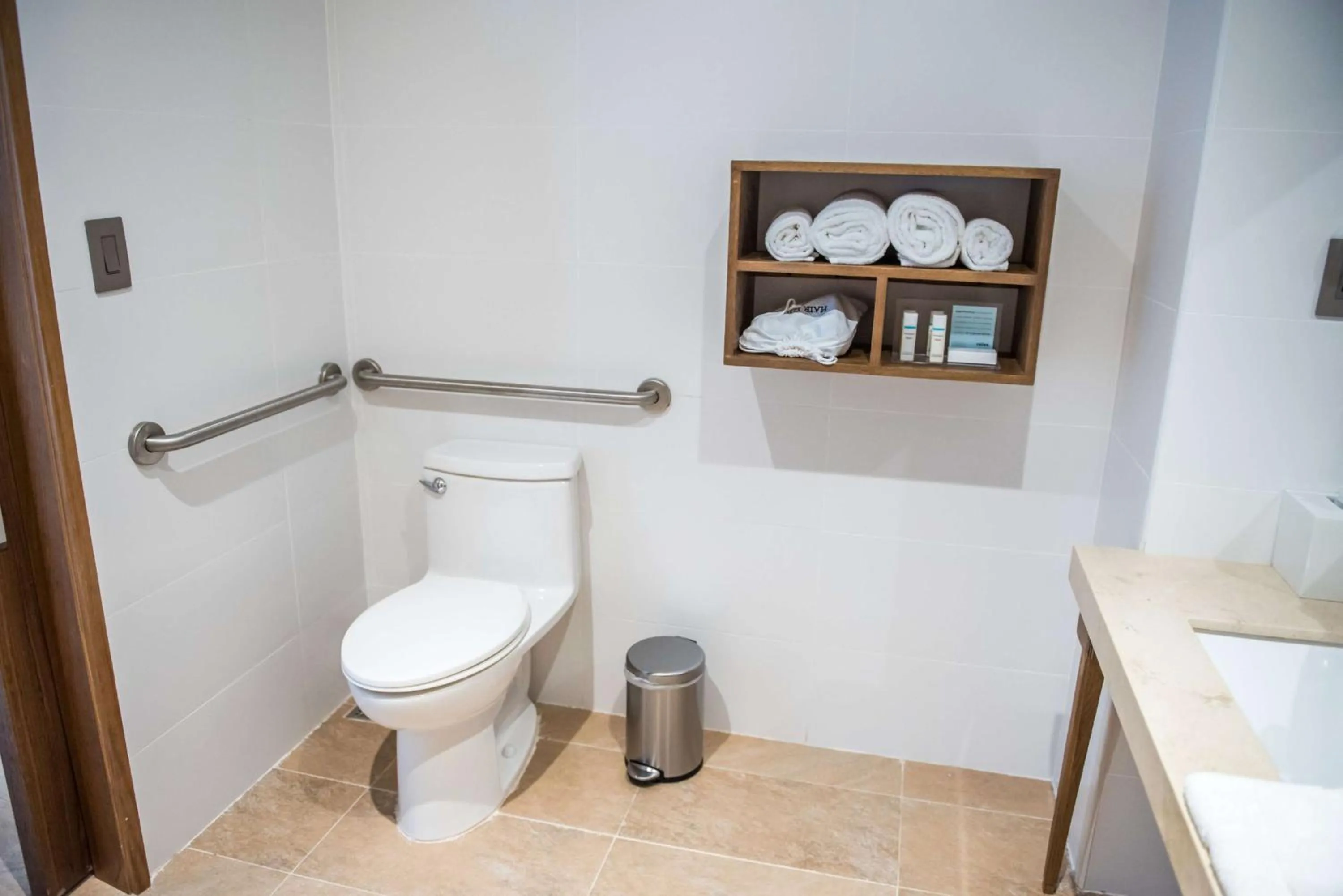 Bathroom in Hampton By Hilton Santo Domingo Airport