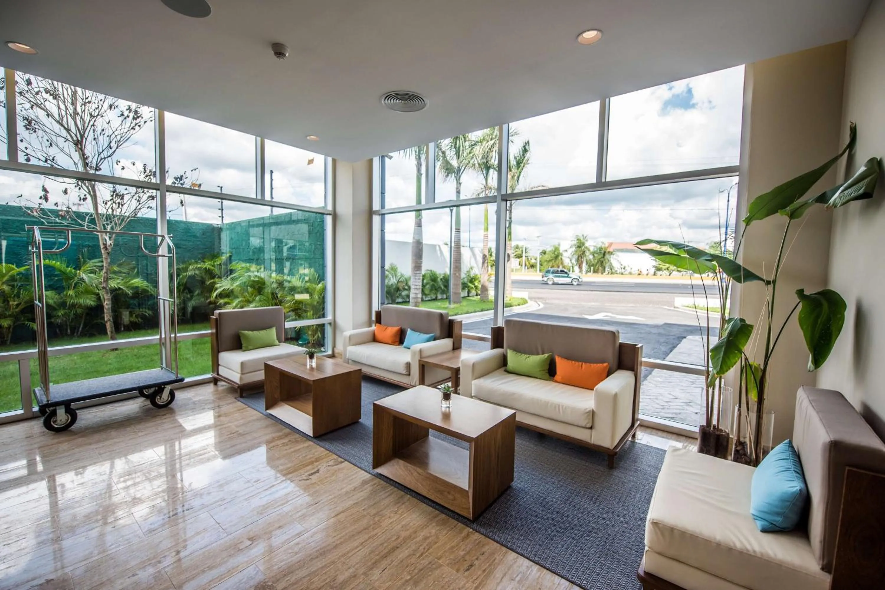 Lobby or reception in Hampton By Hilton Santo Domingo Airport