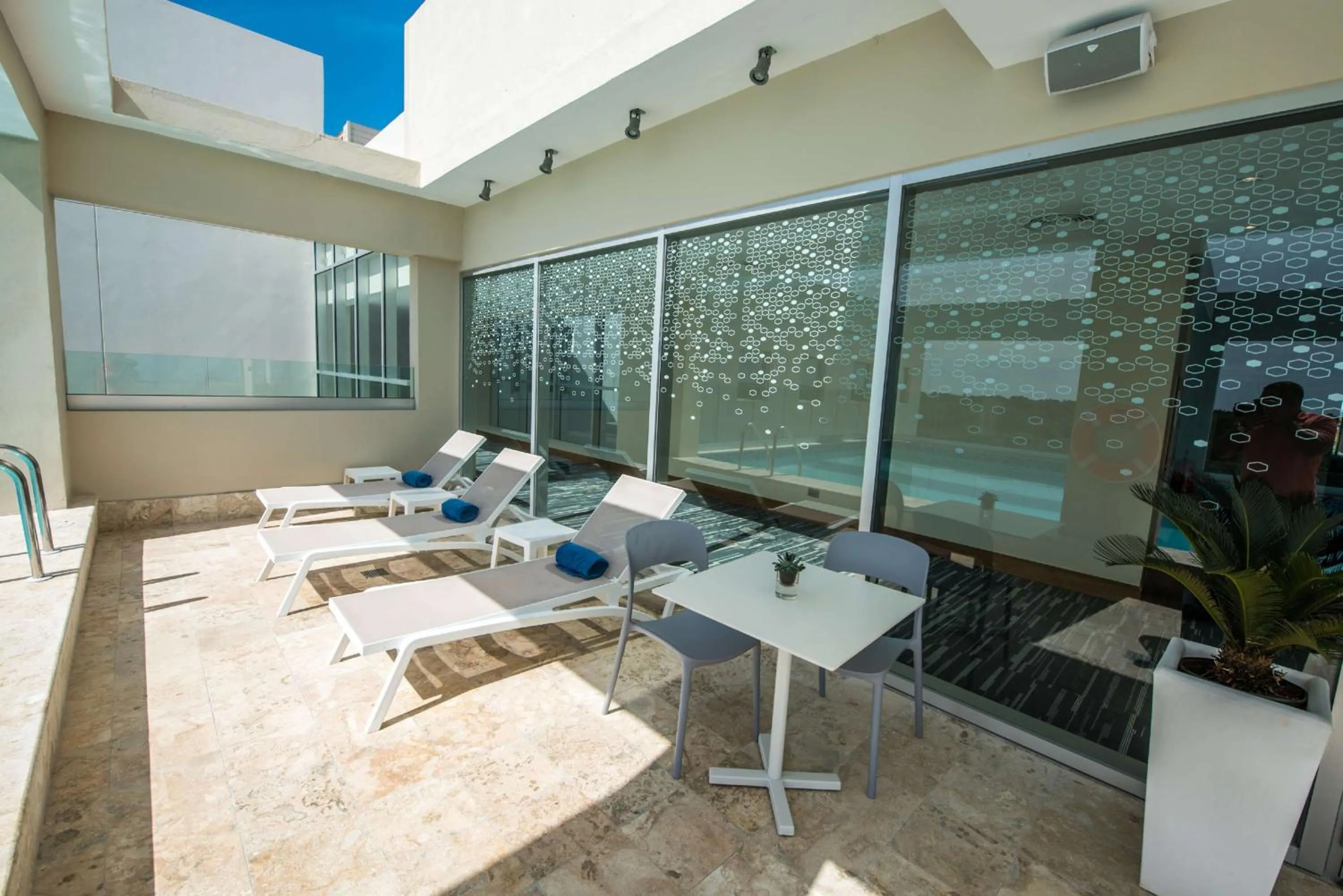 Pool view in Hampton By Hilton Santo Domingo Airport