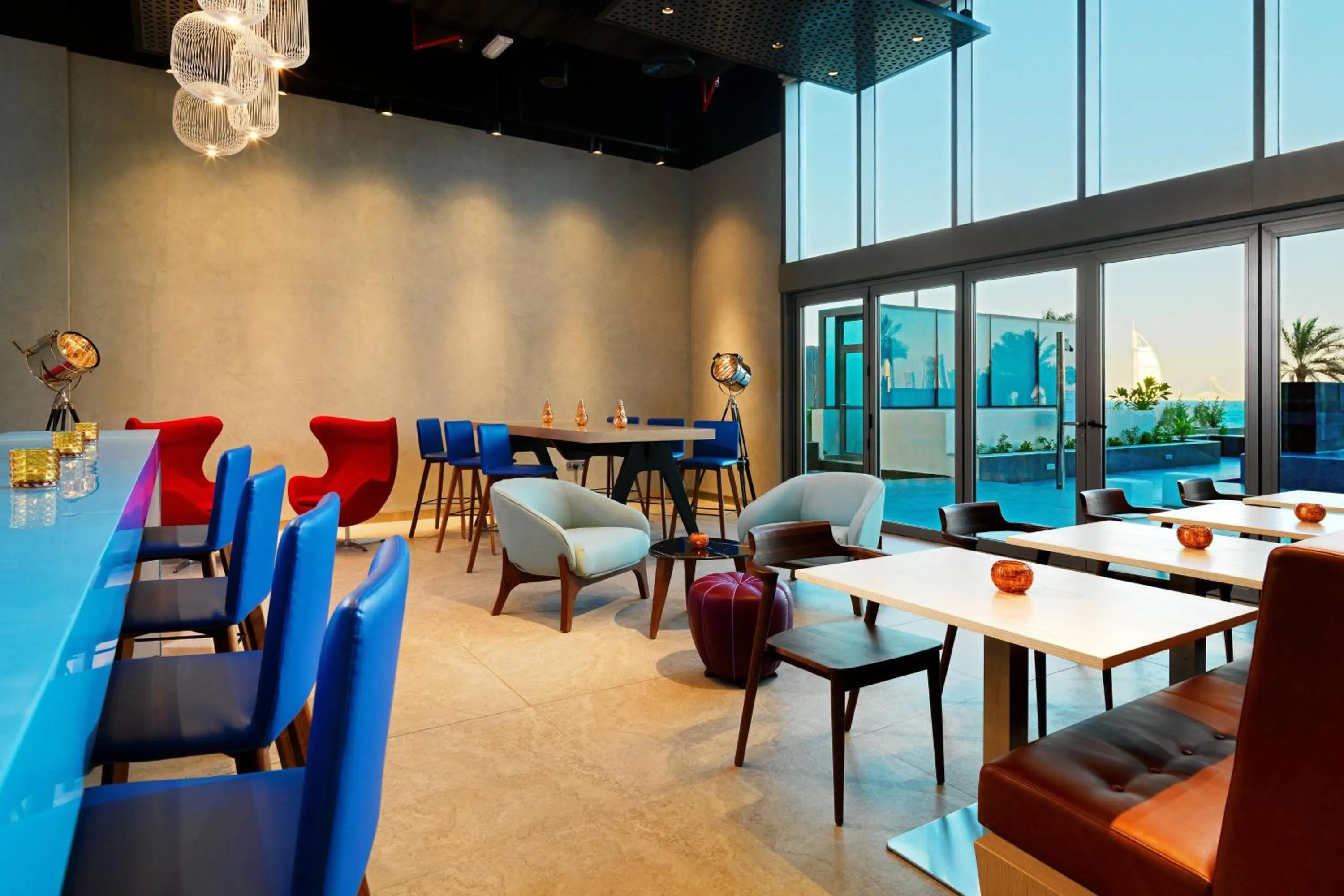 Lounge or bar in Aloft Palm Jumeirah