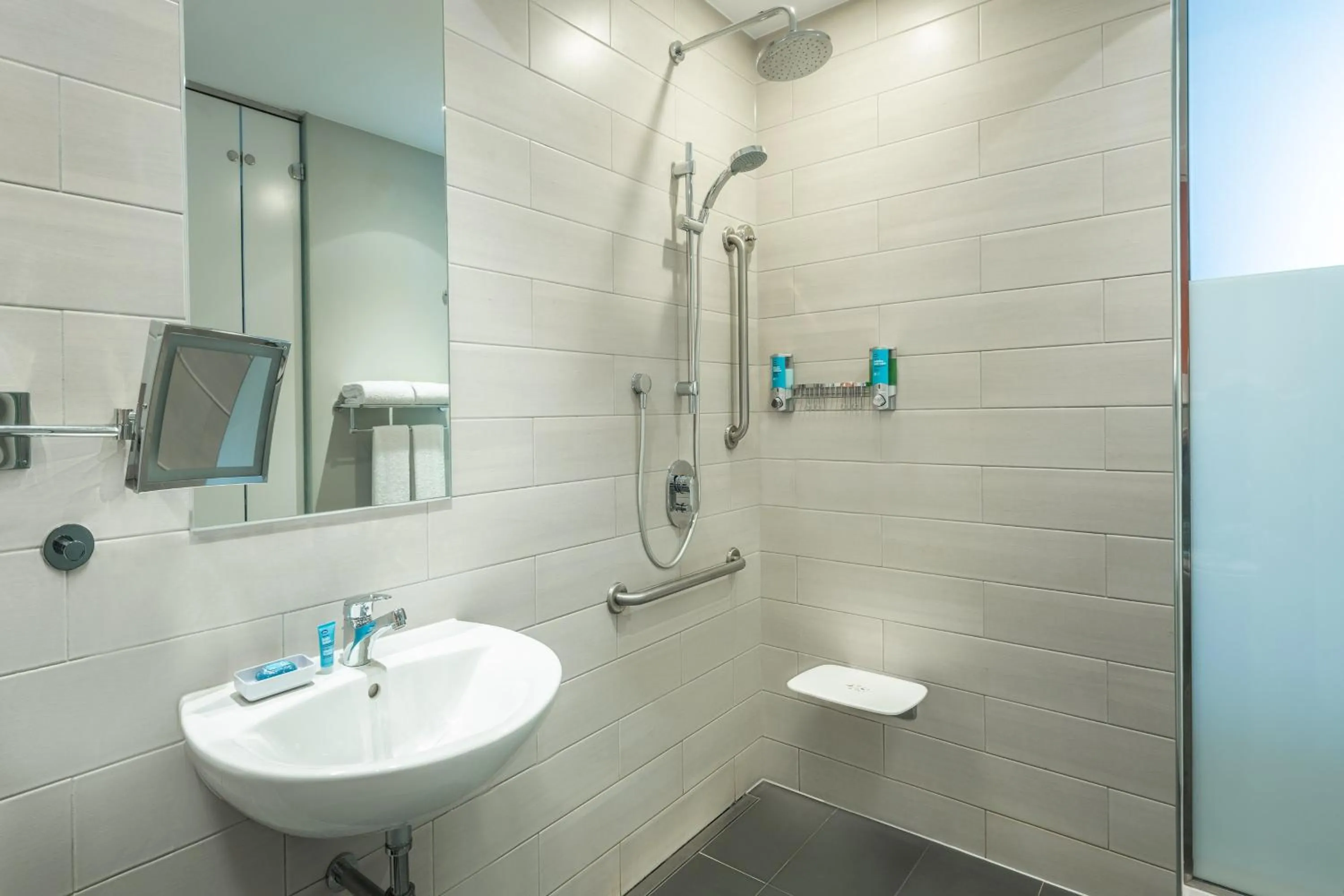 Photo of the whole room in Aloft Palm Jumeirah