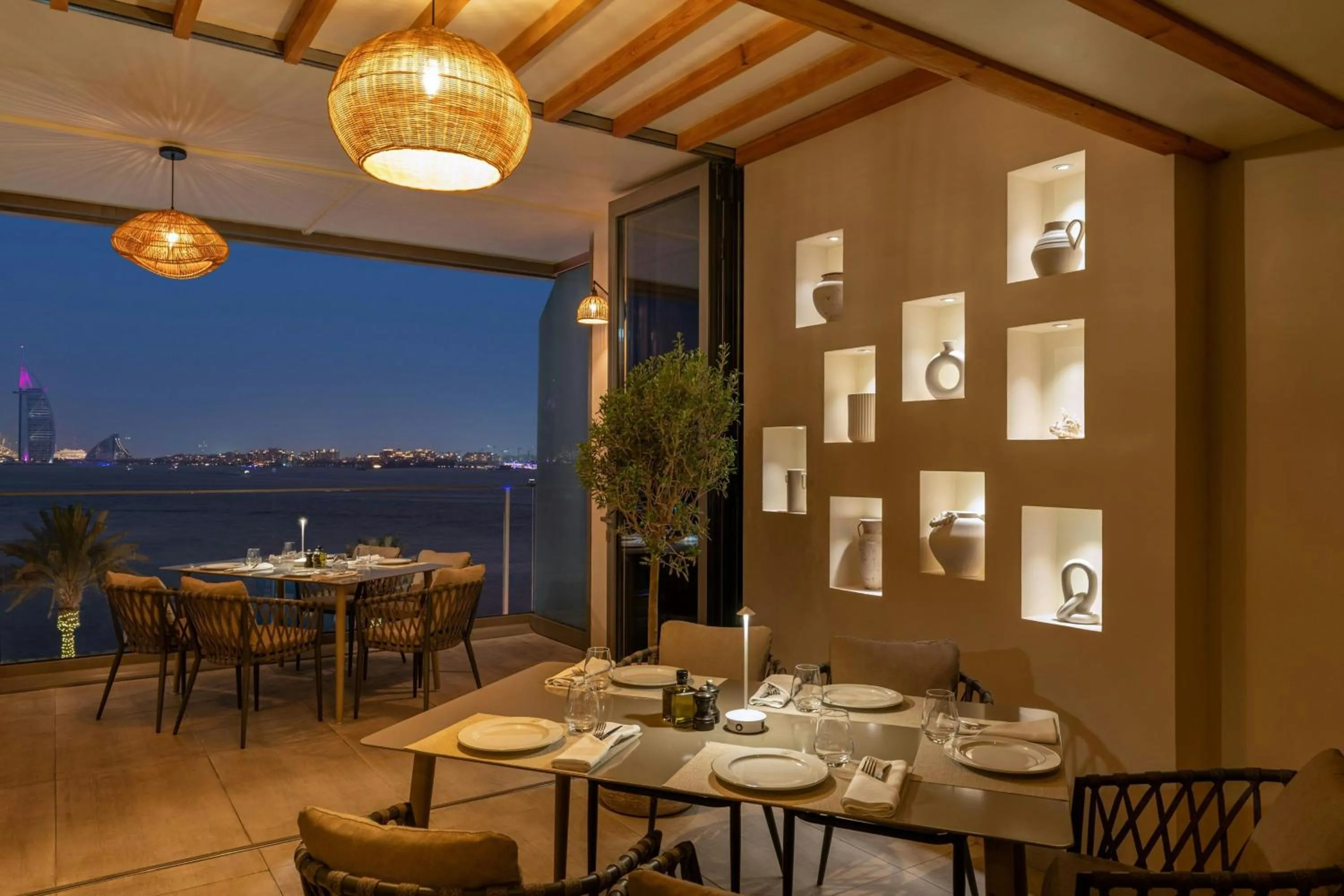 Restaurant/places to eat in Aloft Palm Jumeirah