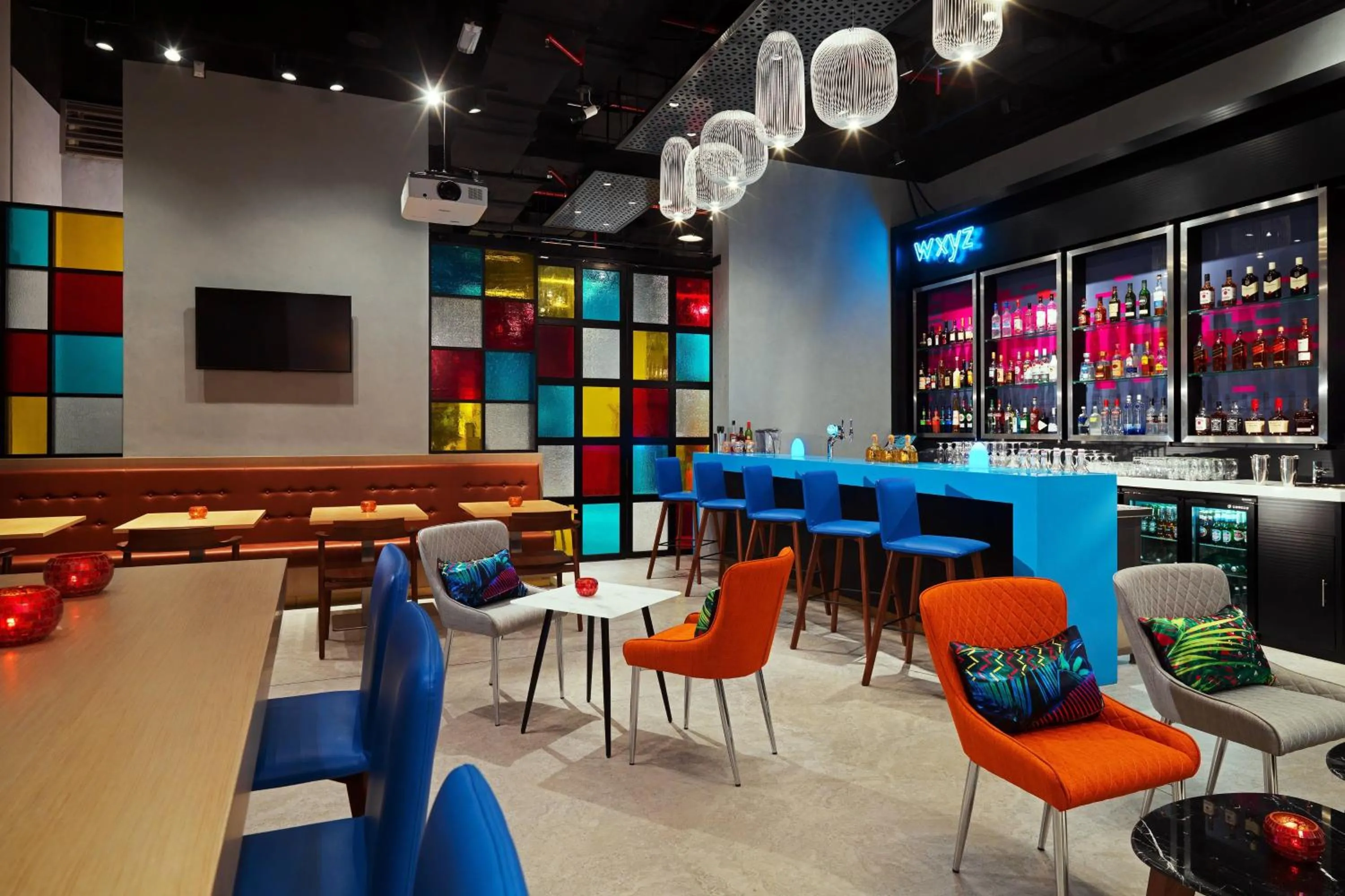 Lounge or bar in Aloft Palm Jumeirah