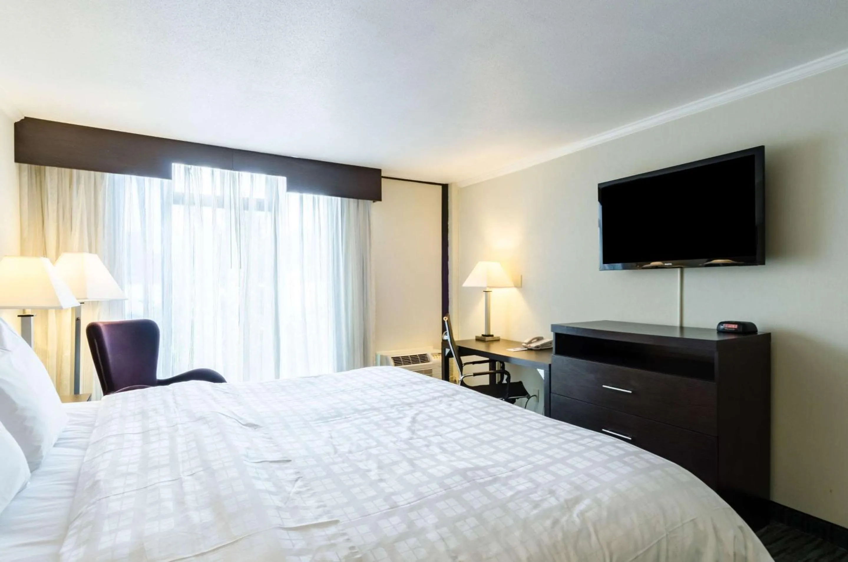 Photo of the whole room, TV/Entertainment Center in Clarion Hotel Aqua Lagoon Waterpark