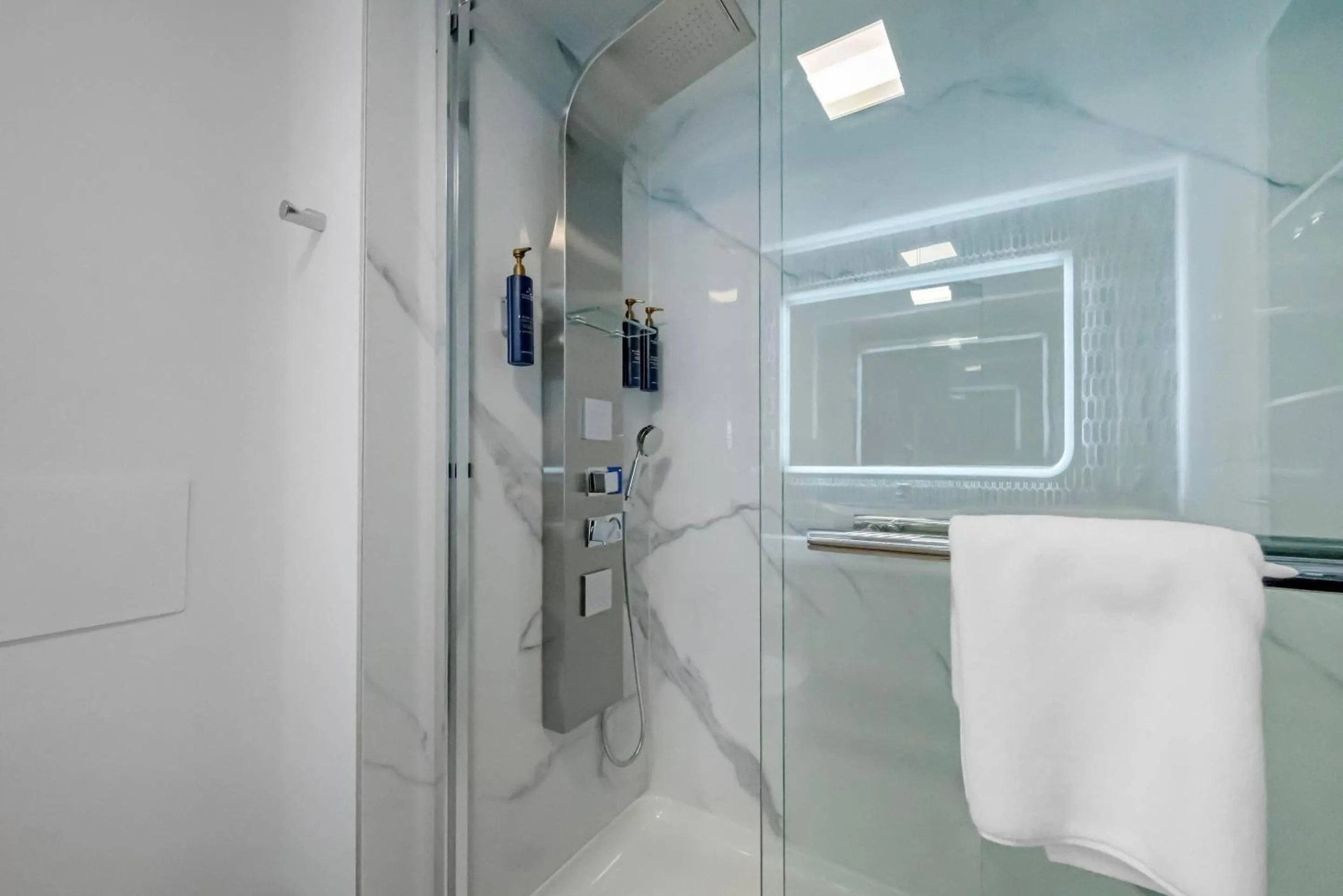 Bathroom in Blue - A Modern Hotel, an Ascend Collection Hotel