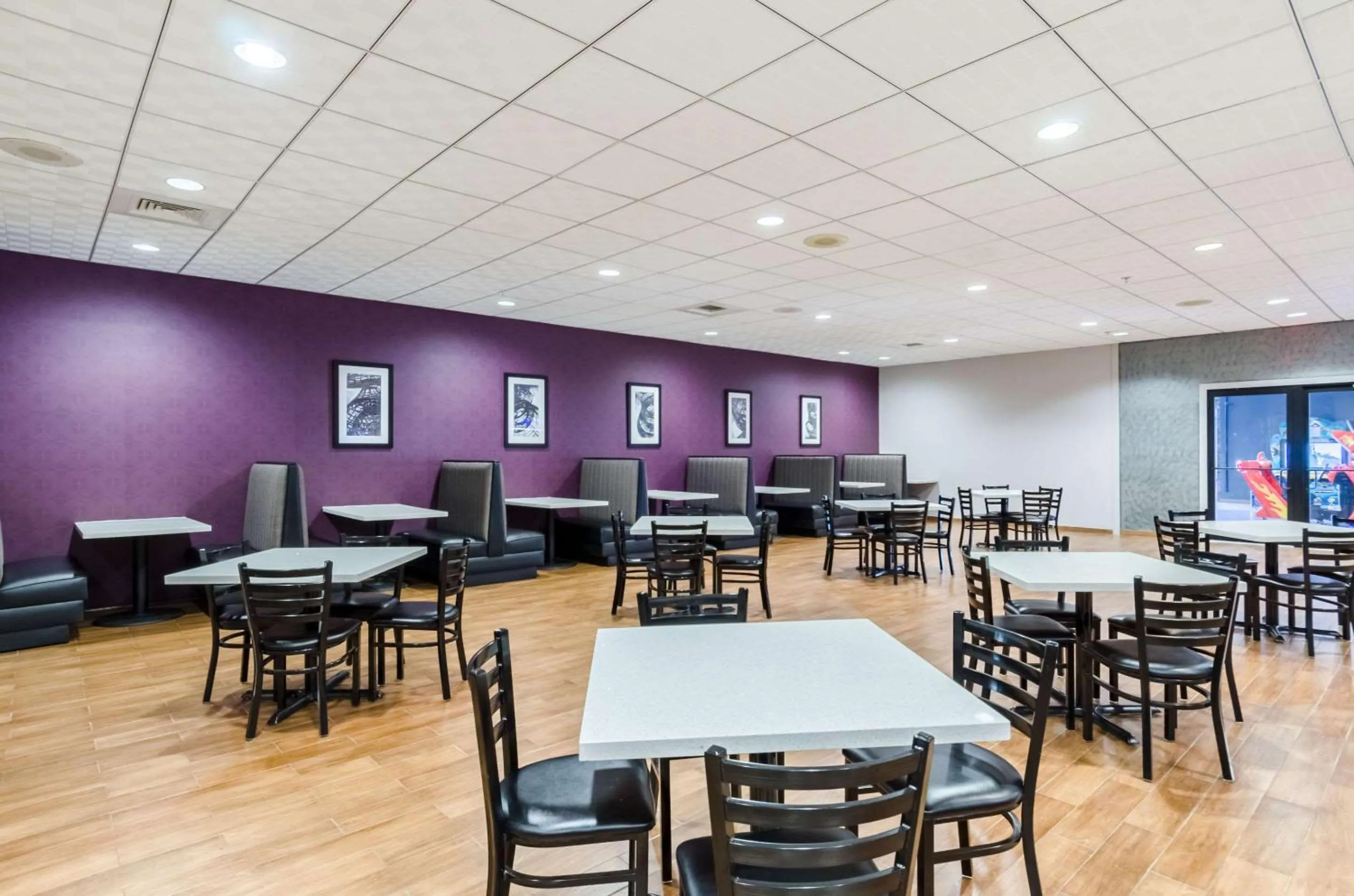 Restaurant/Places to Eat in Clarion Hotel Aqua Lagoon Waterpark