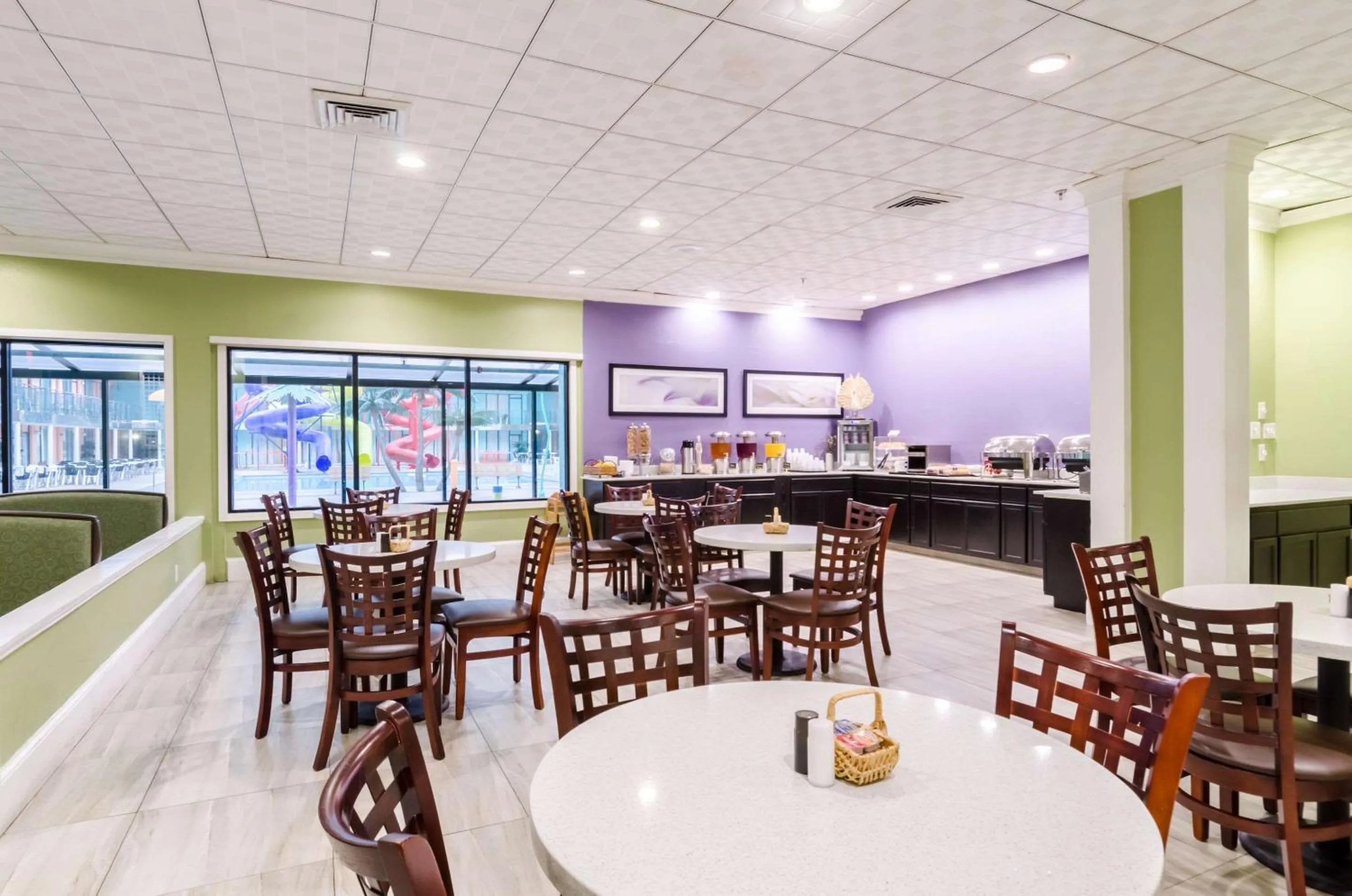 Restaurant/Places to Eat in Clarion Hotel Aqua Lagoon Waterpark