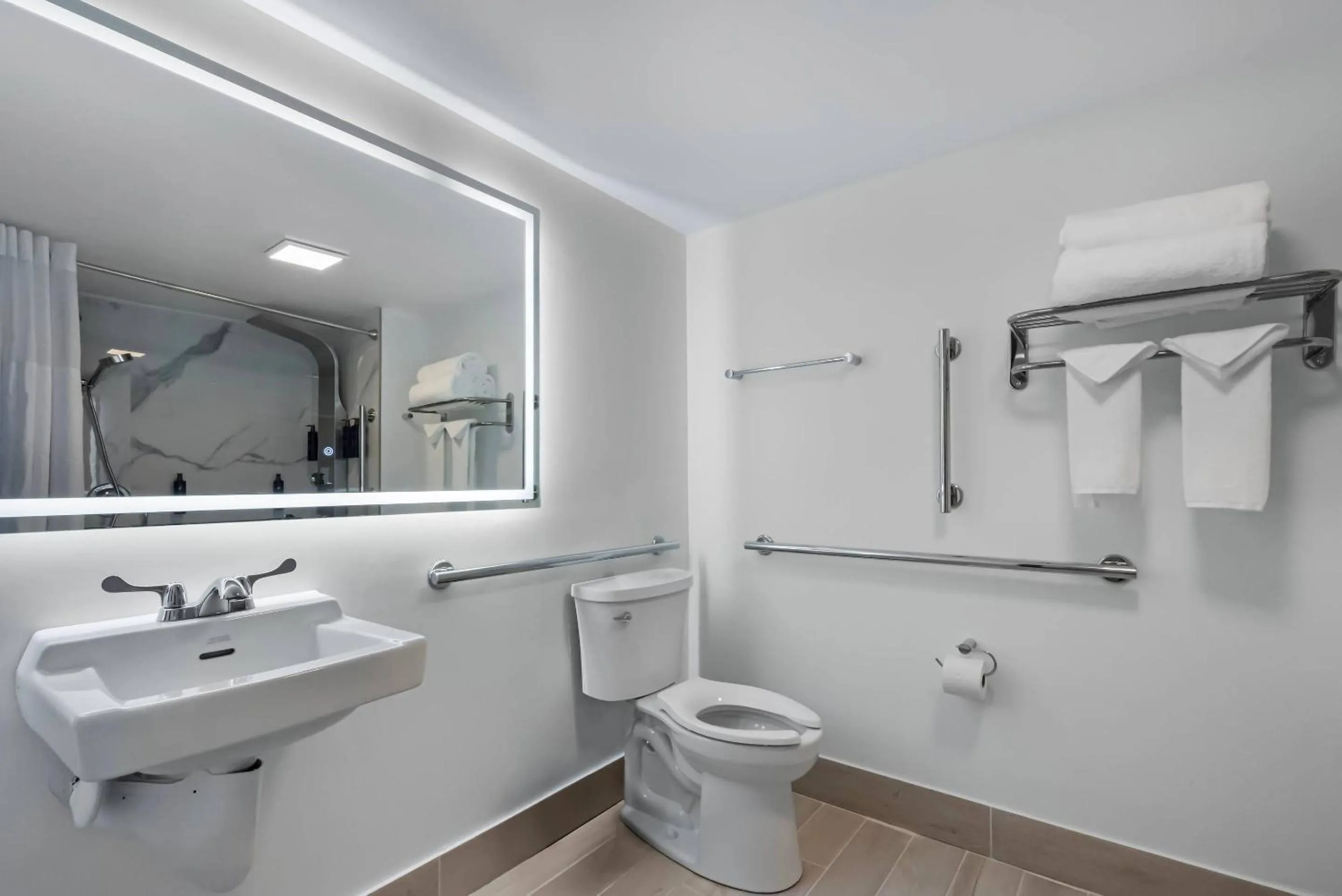 Bathroom in Blue - A Modern Hotel, an Ascend Collection Hotel