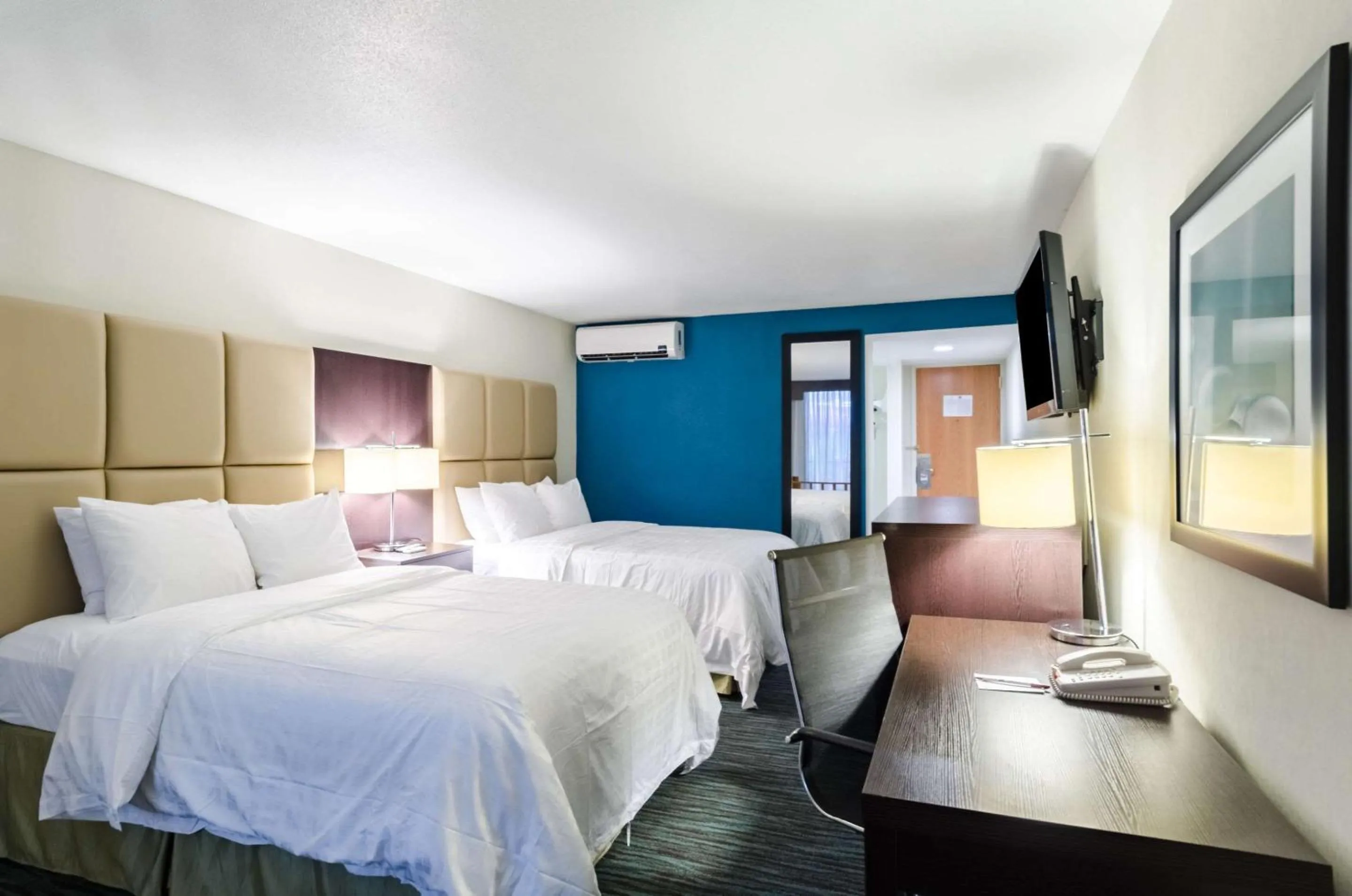 Photo of the whole room in Clarion Hotel Aqua Lagoon Waterpark