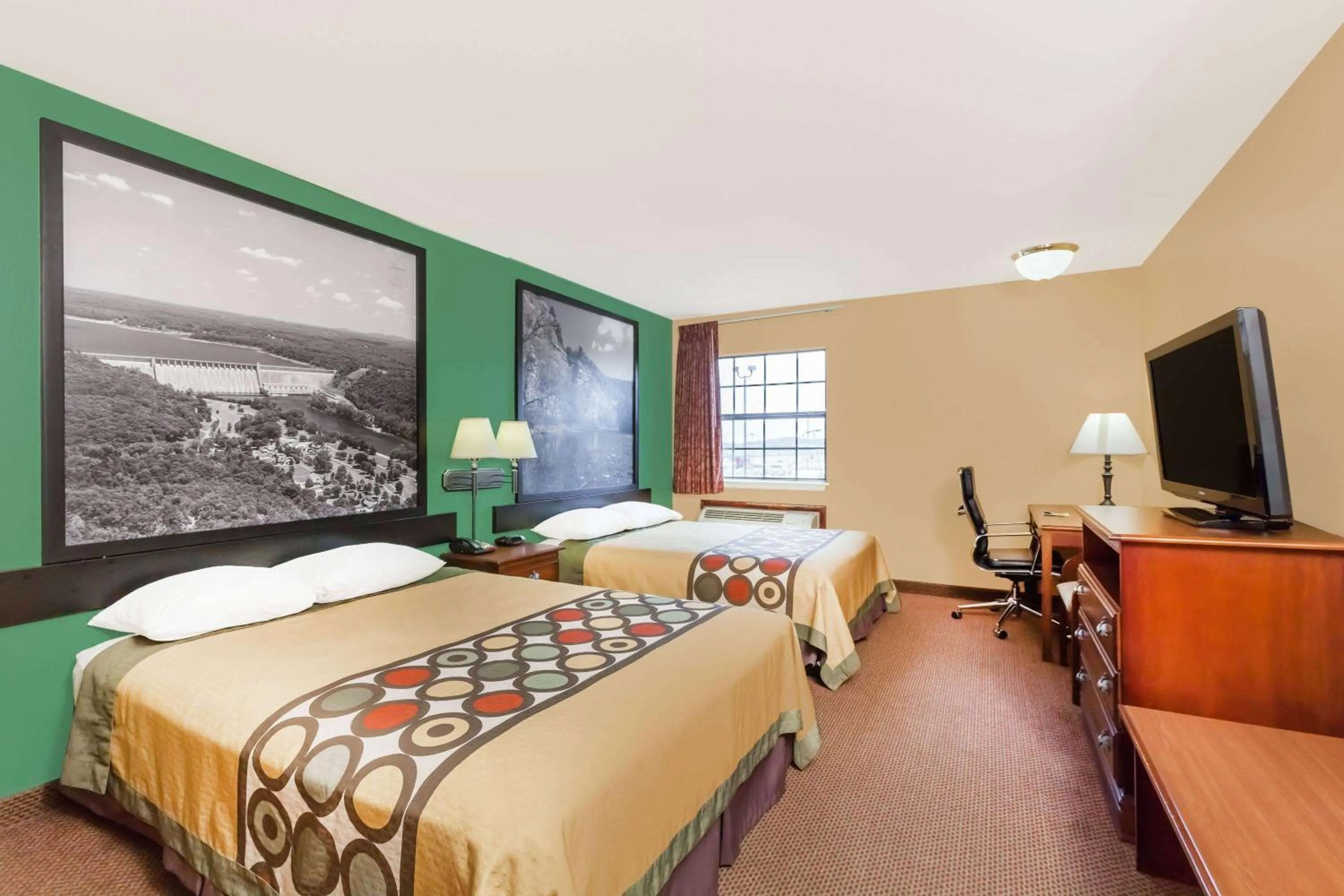 Photo of the whole room, Bed in Super 8 by Wyndham Searcy AR
