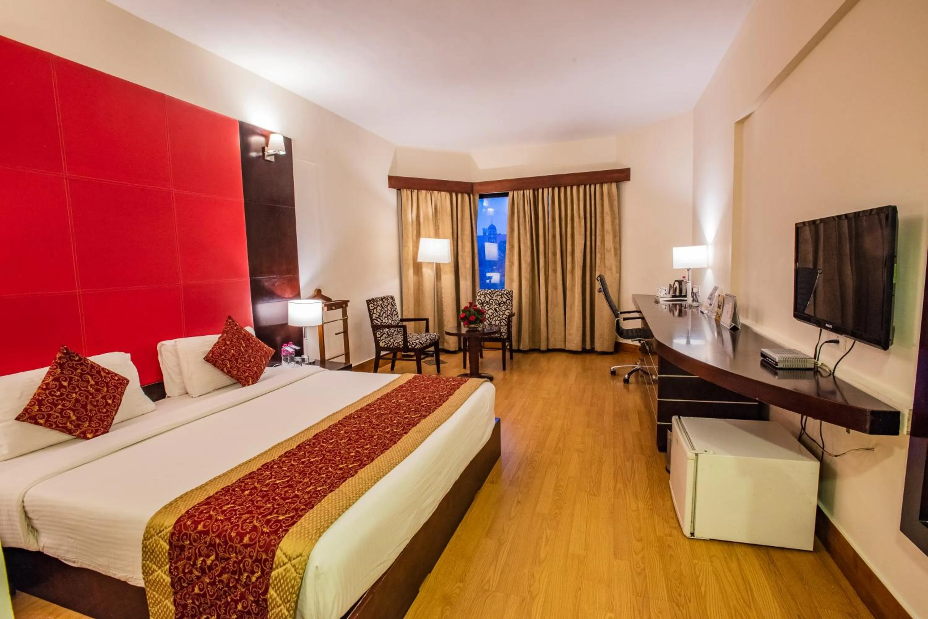 Photo of the whole room, Bed in The South Park Hotel