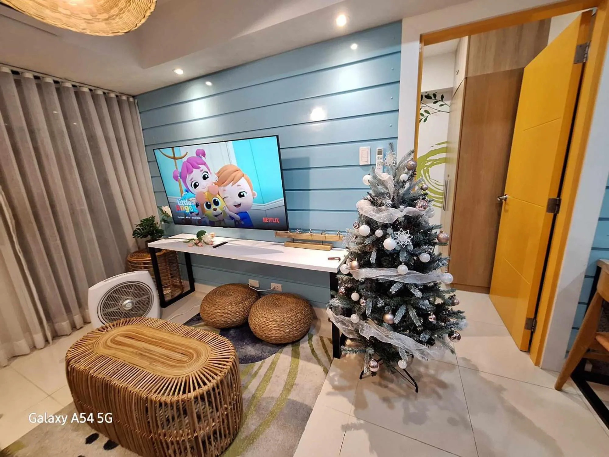 TV and multimedia in Holiday Escape Philippines