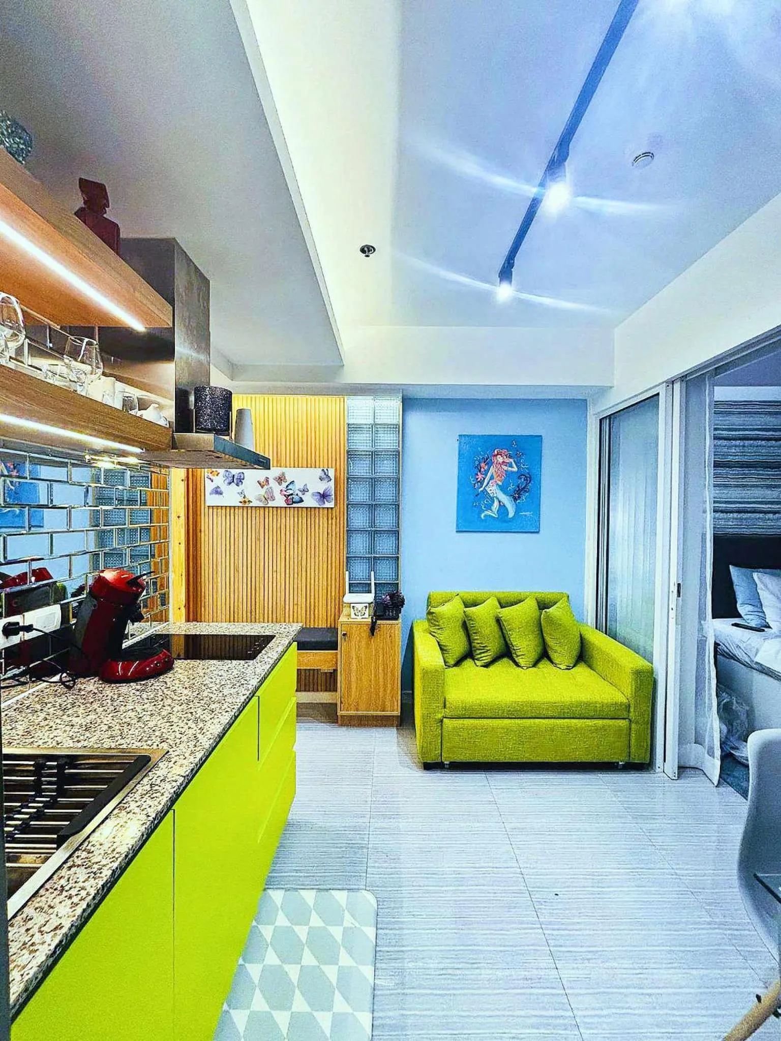 TV and multimedia in Holiday Escape Philippines