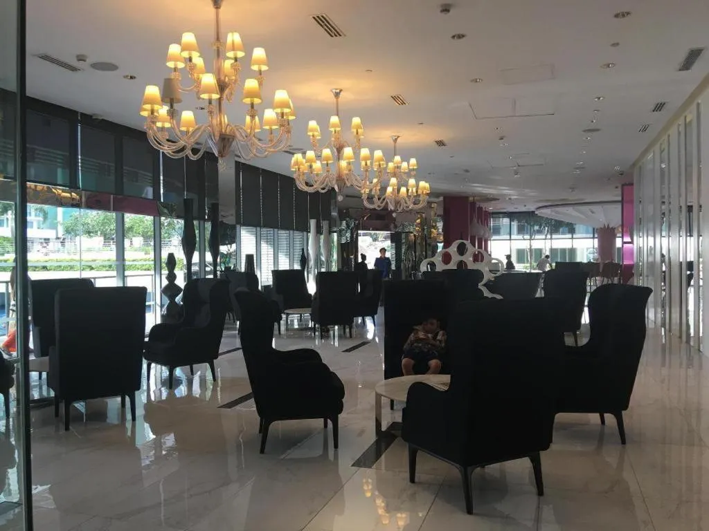 Restaurant/places to eat in Holiday Escape Philippines