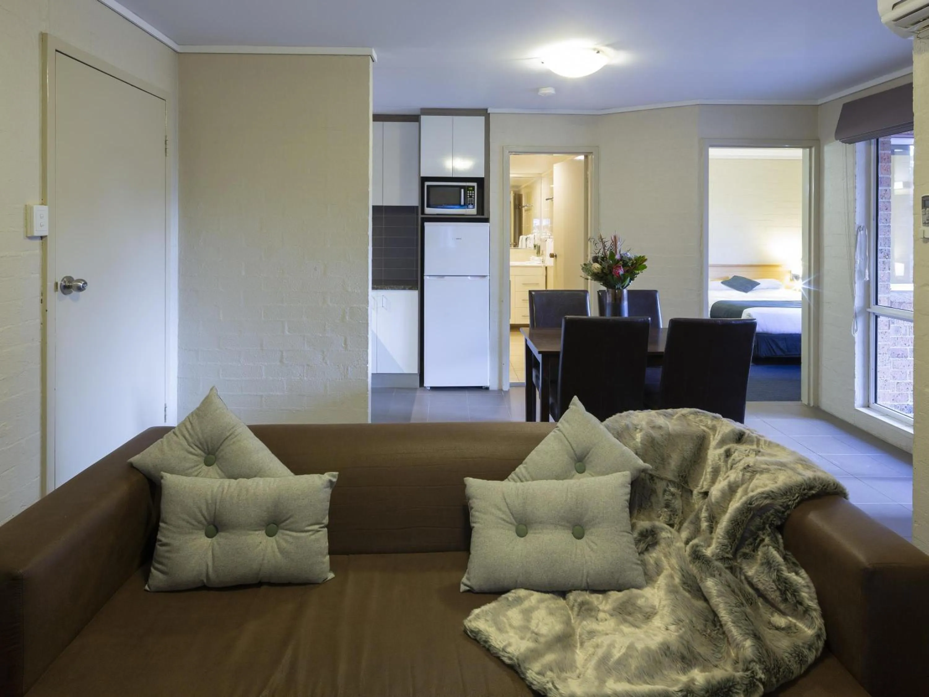 Bedroom in ibis Styles Canberra