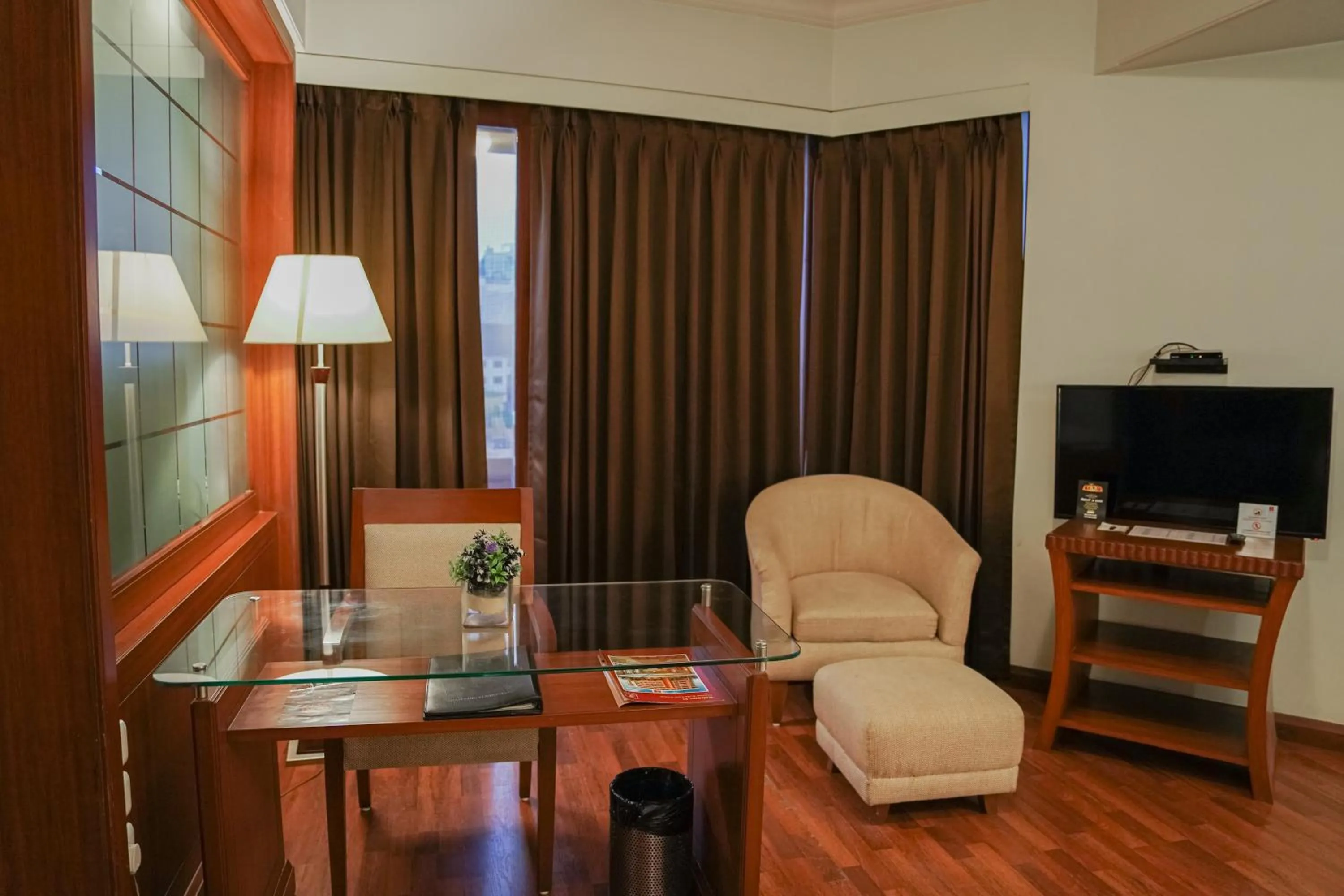 TV and multimedia in Clarion Bella Casa at Airport