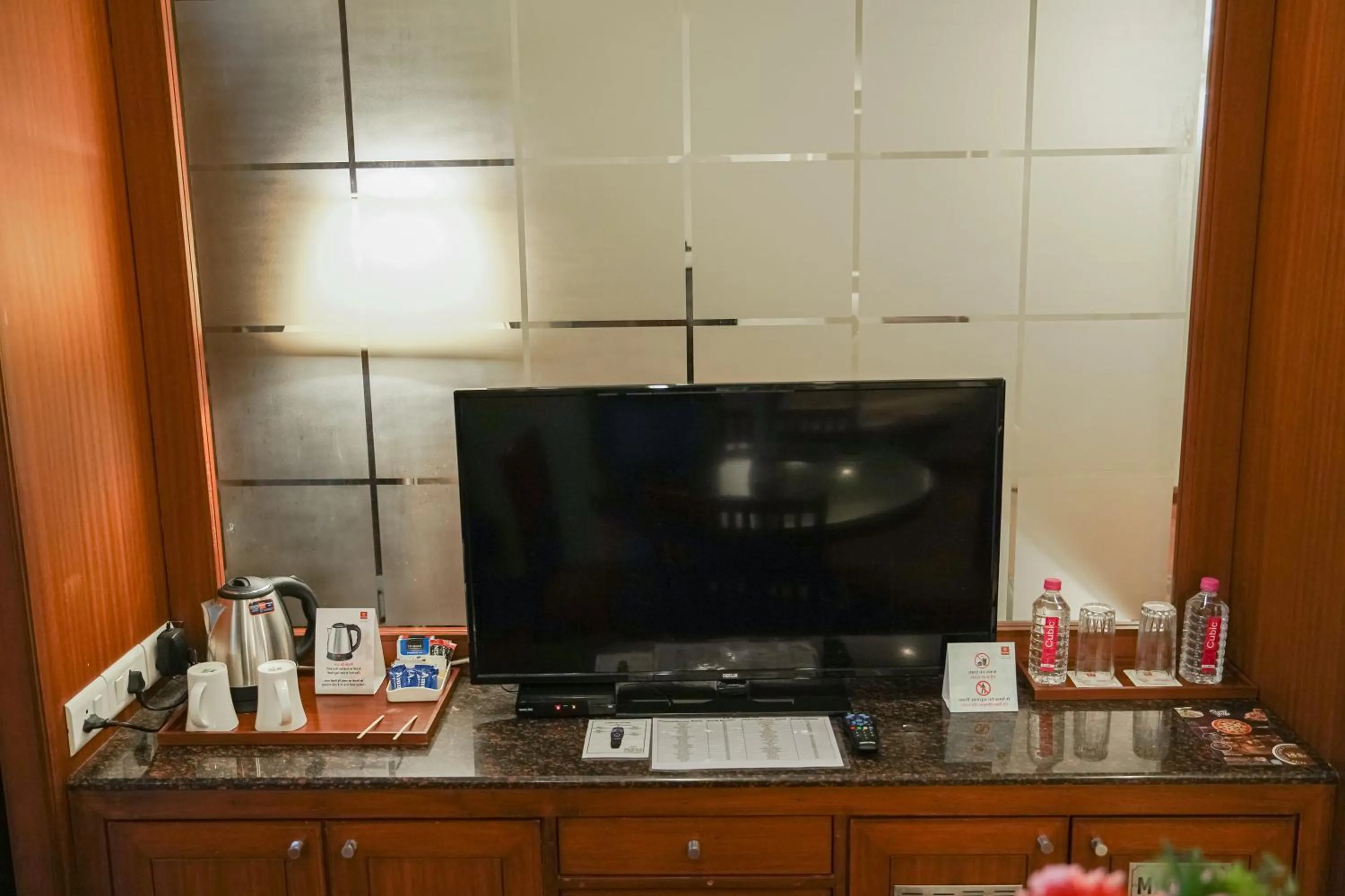 Communal lounge/ TV room in Clarion Bella Casa at Airport